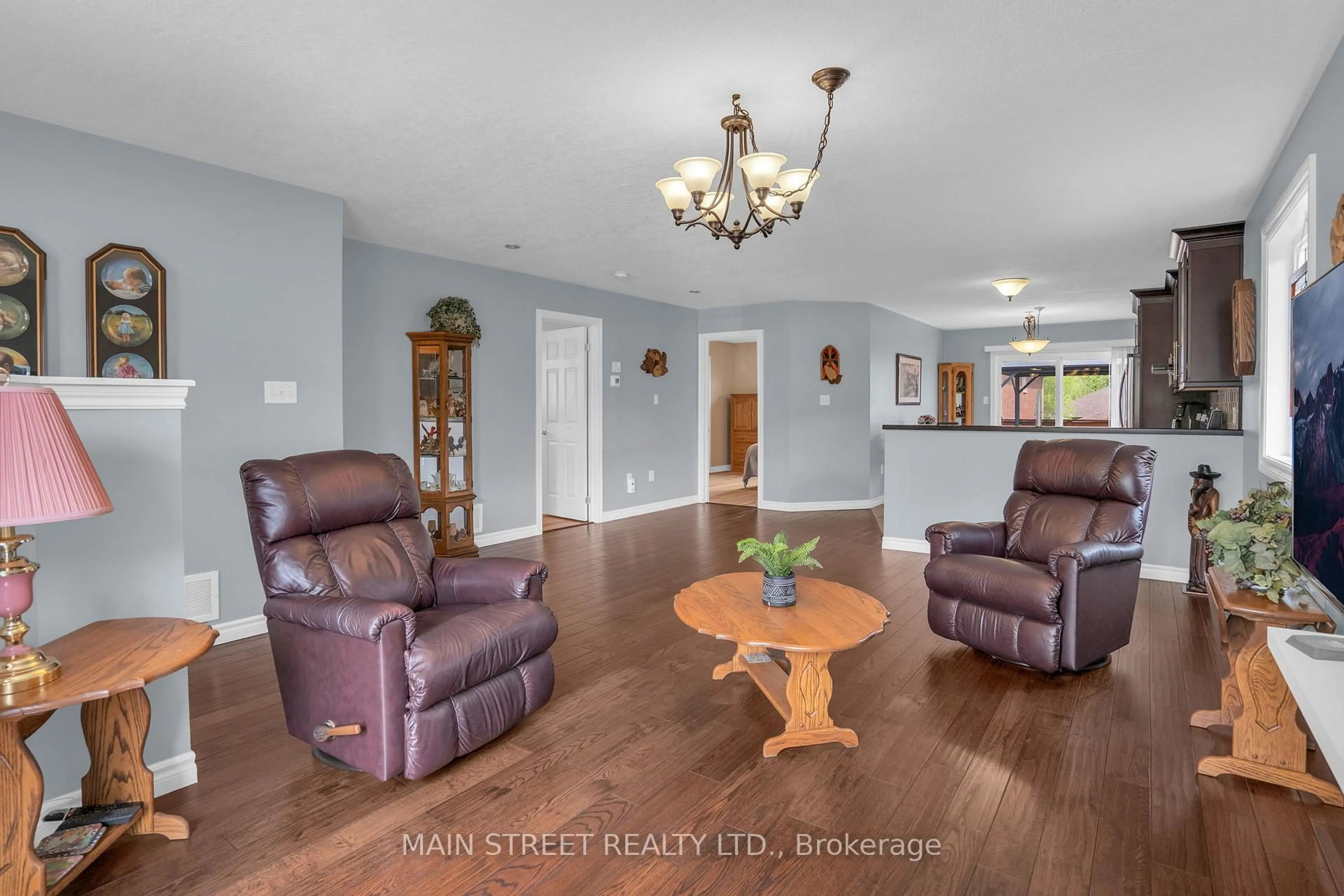 Living room with furniture, unknown for 80 Shalom Way, Barrie Ontario L4N 5Y4