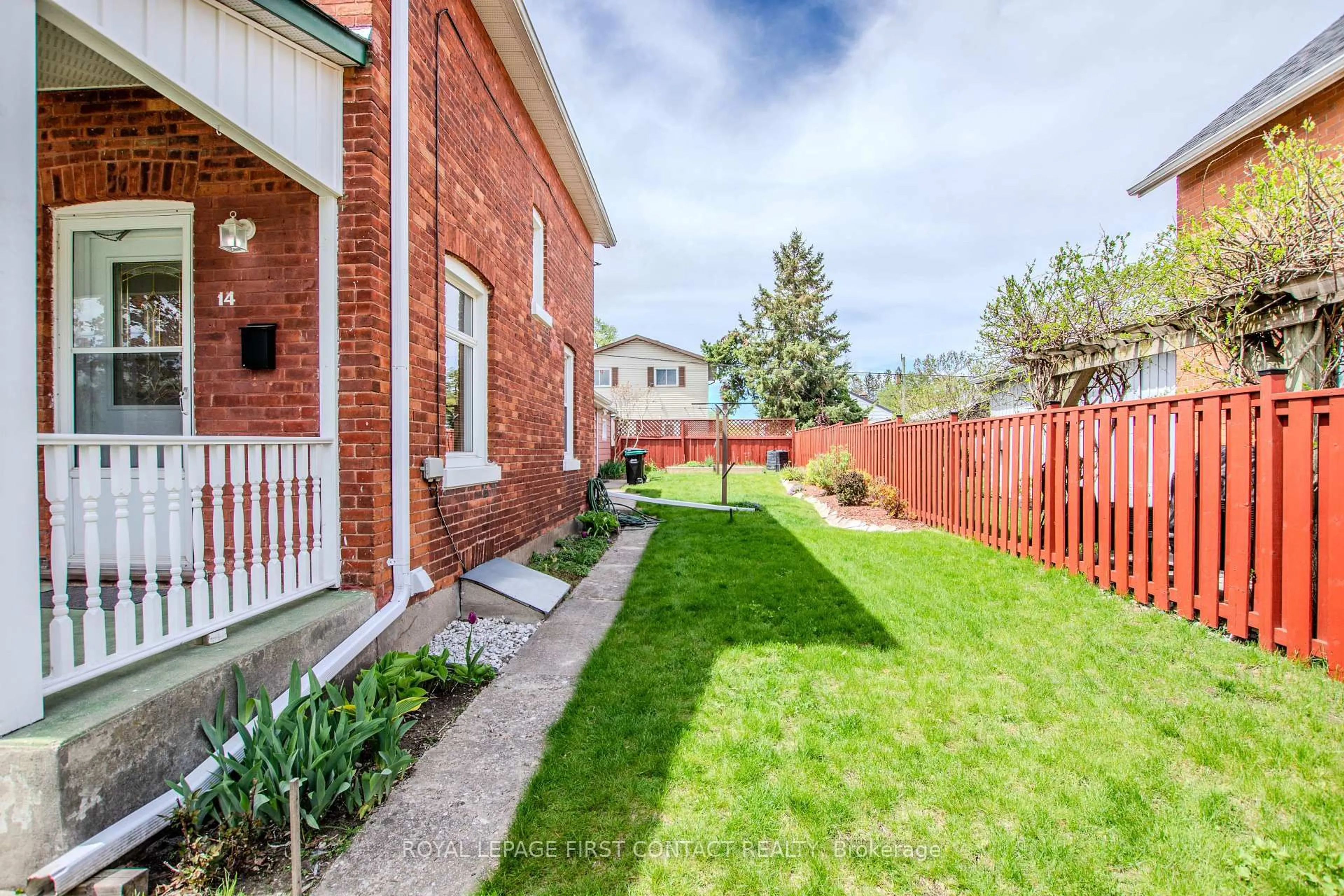 Patio, street for 14 Frederick St, Barrie Ontario L4N 2L5