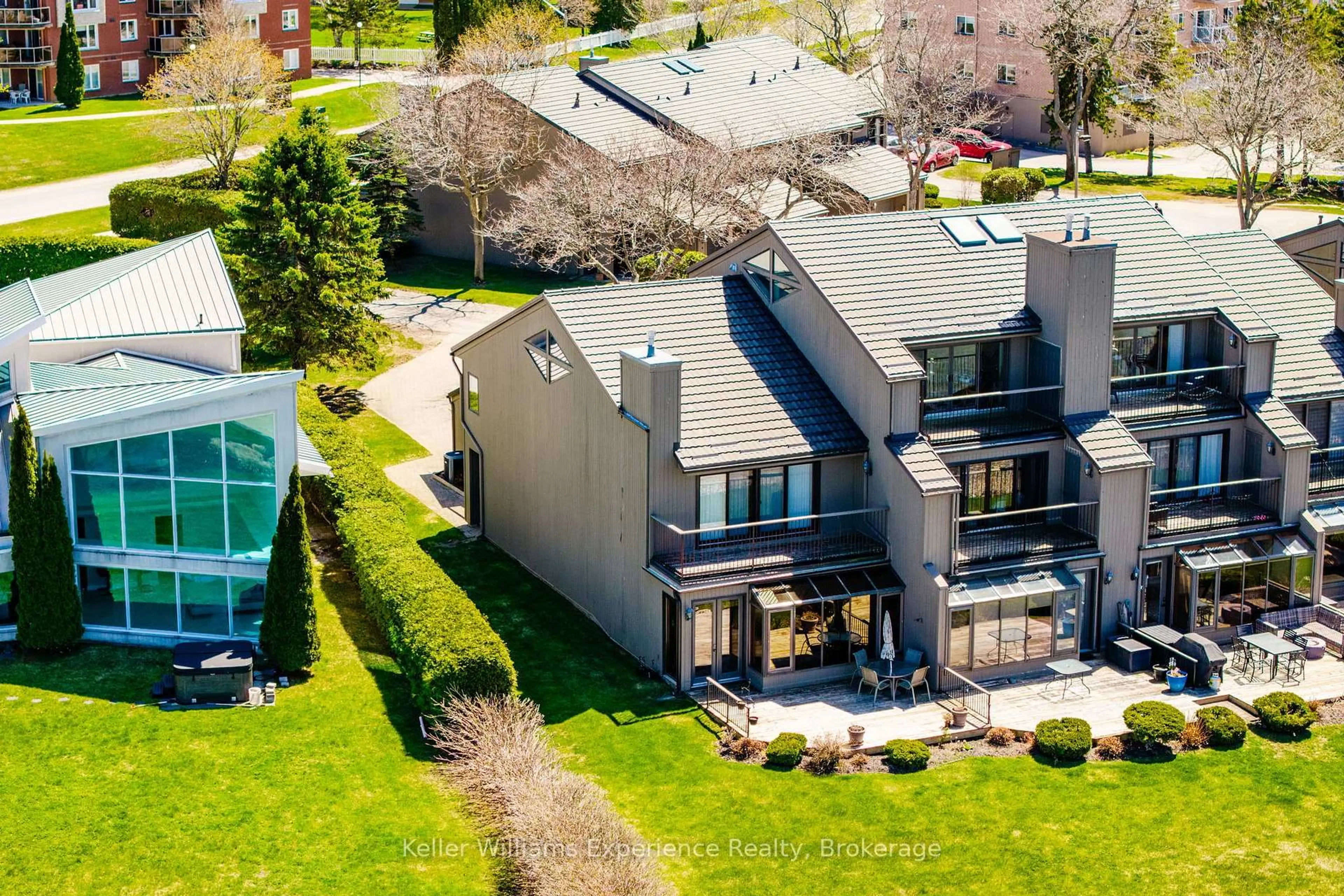 A pic from outside/outdoor area/front of a property/back of a property/a pic from drone, unknown for 8 Beck Blvd #5, Penetanguishene Ontario L9M 1C3