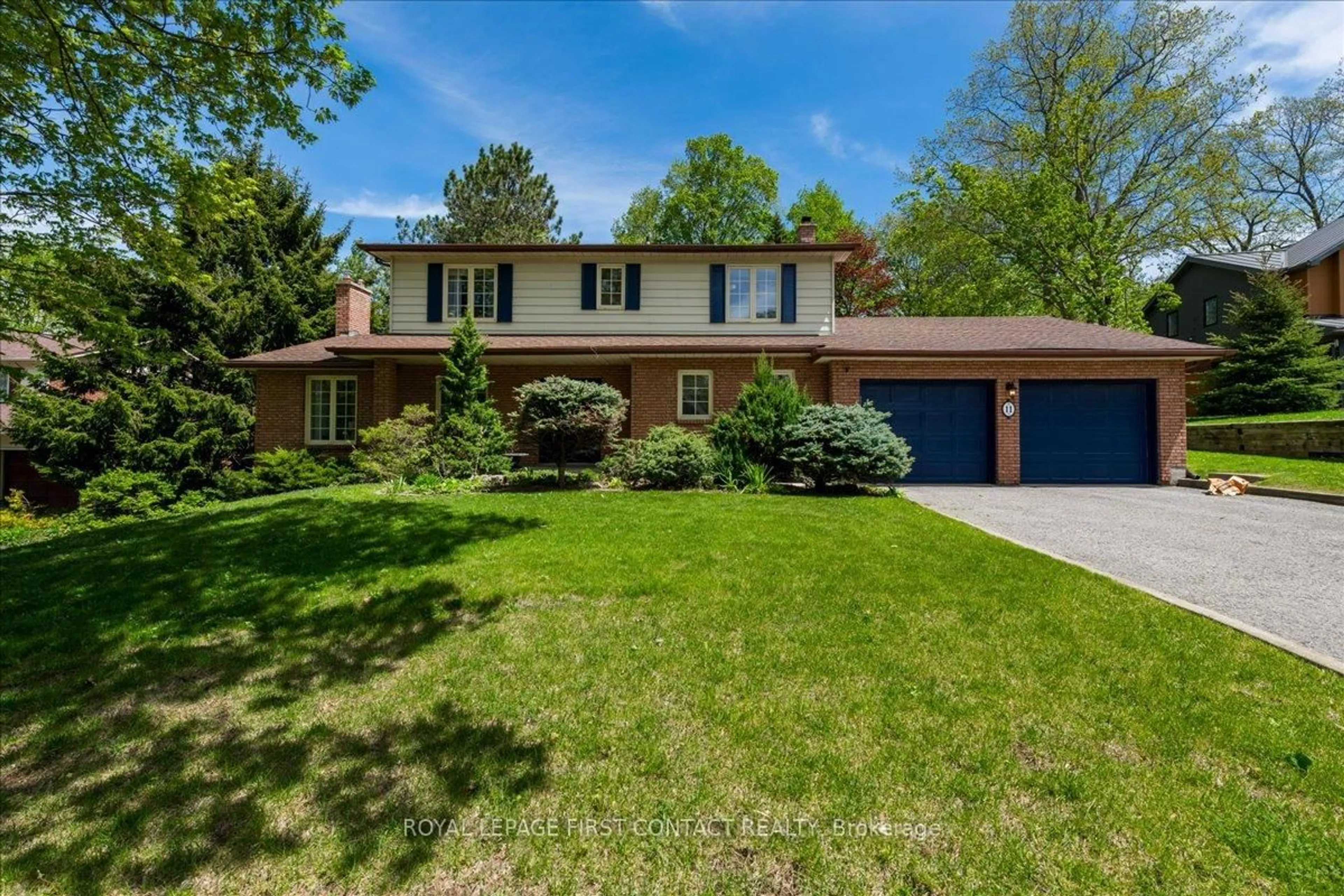 Home with vinyl exterior material, street for 11 Forestwood Lane, Barrie Ontario L4N 7S5