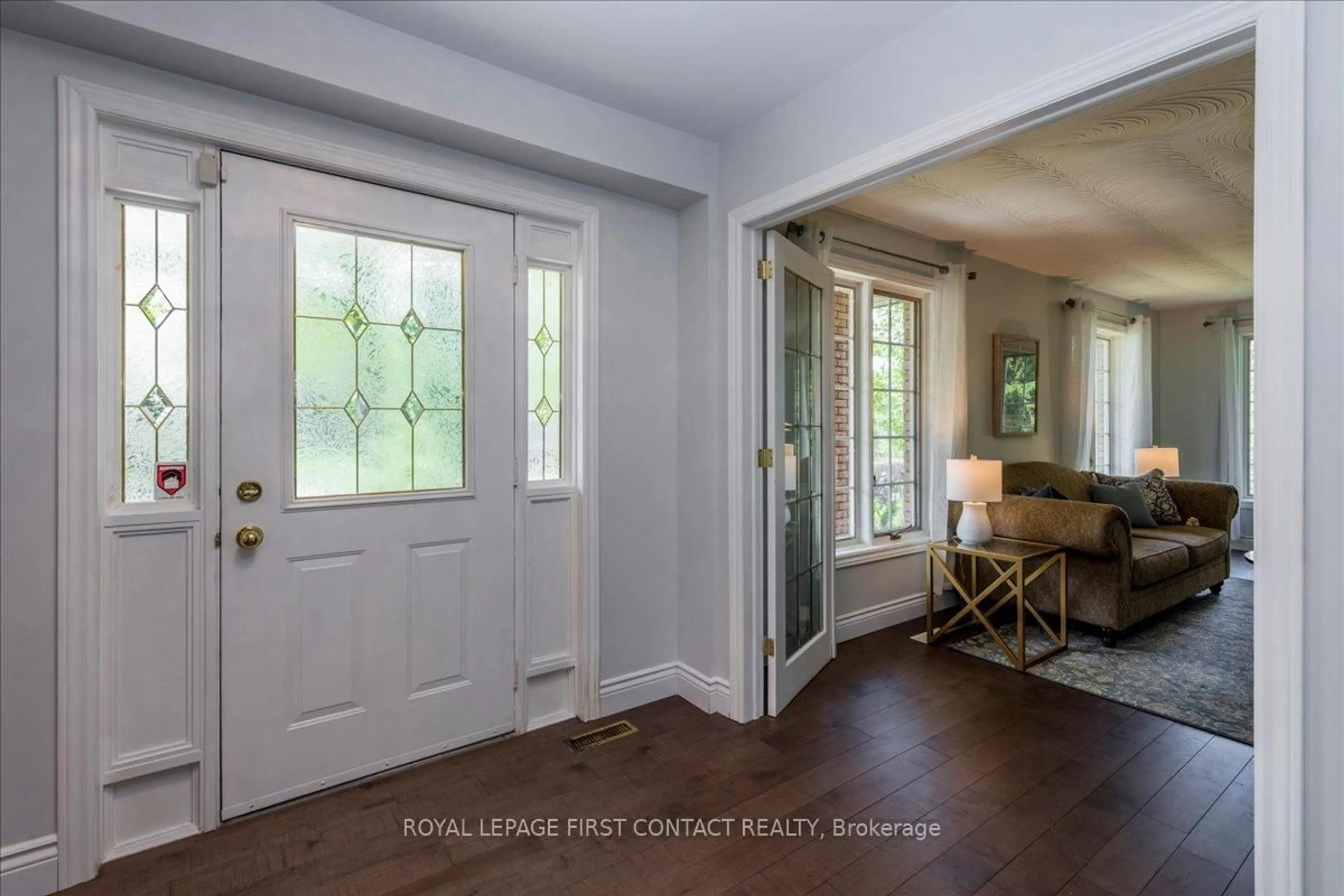 Indoor entryway for 11 Forestwood Lane, Barrie Ontario L4N 7S5