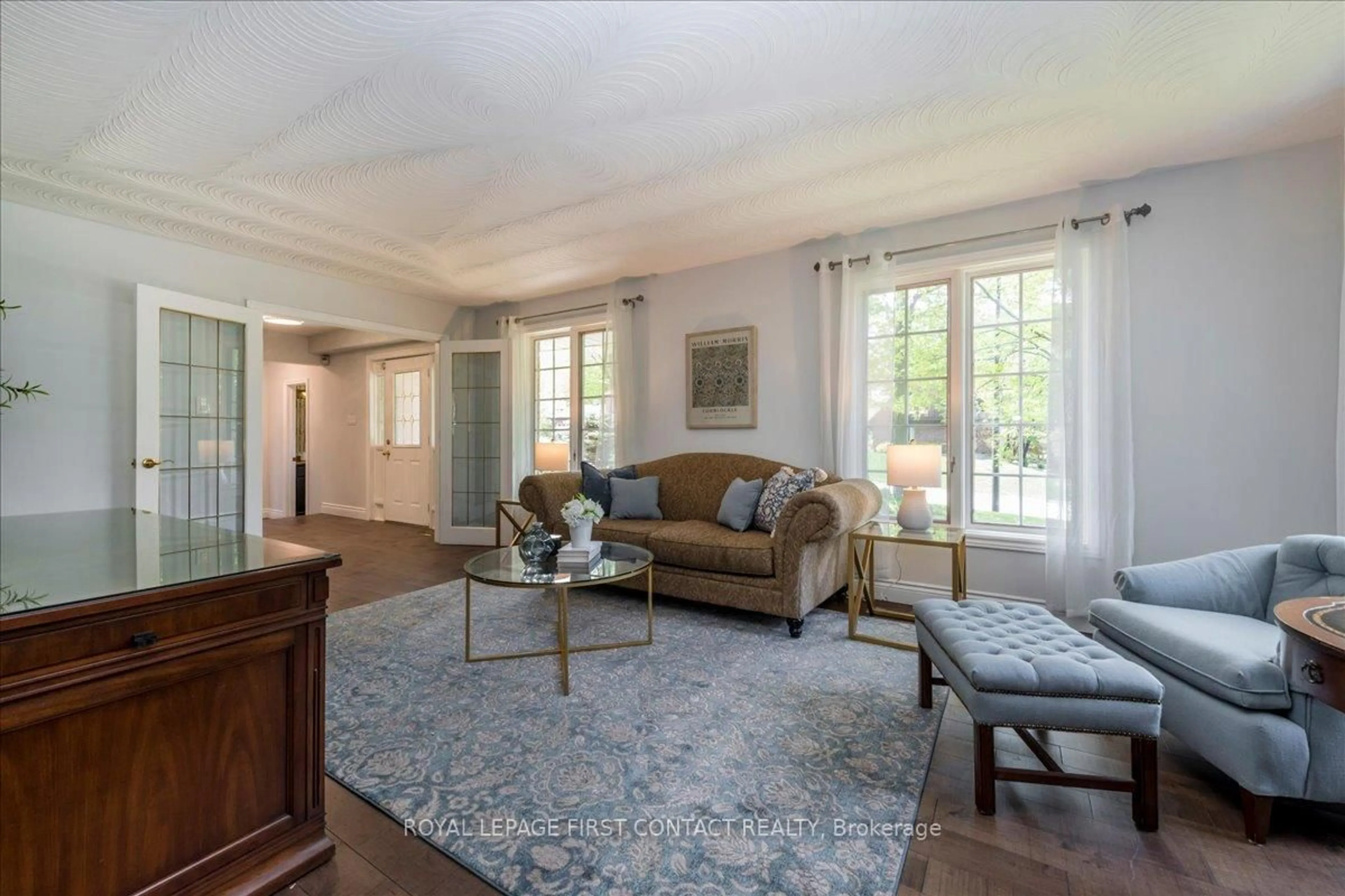 Living room with furniture, unknown for 11 Forestwood Lane, Barrie Ontario L4N 7S5