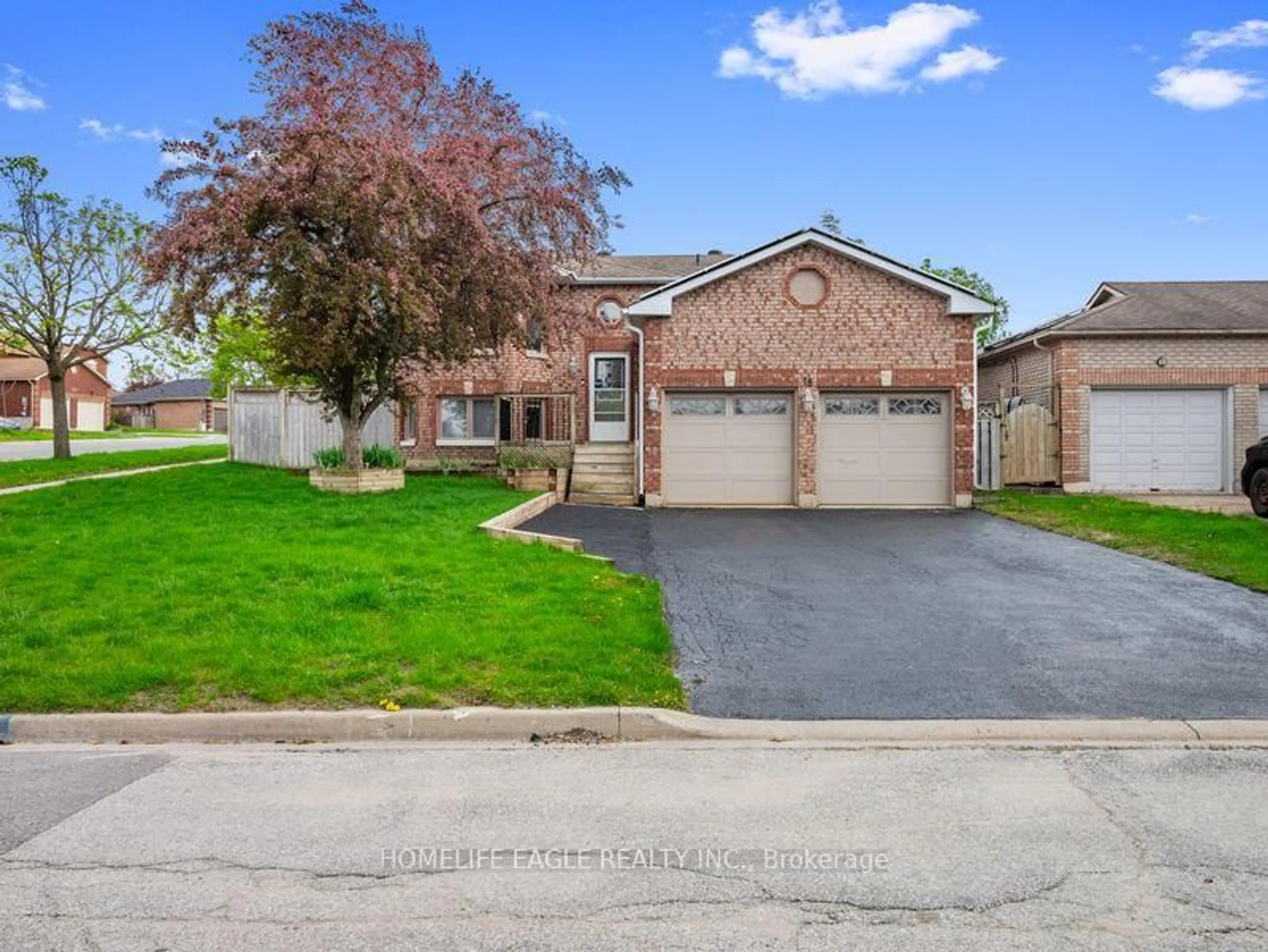 Home with brick exterior material, street for 18 Nugent Crt, Barrie Ontario L4N 7A9