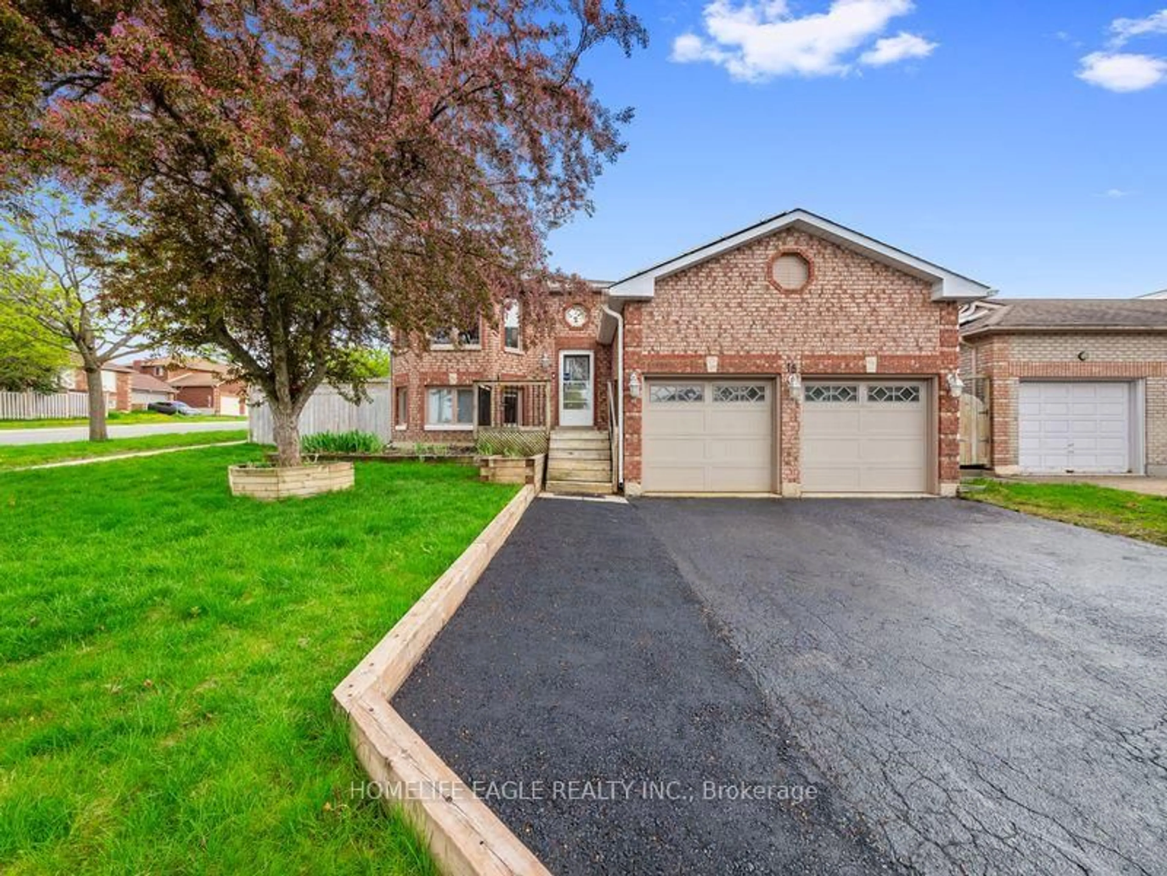 Home with brick exterior material, street for 18 Nugent Crt, Barrie Ontario L4N 7A9