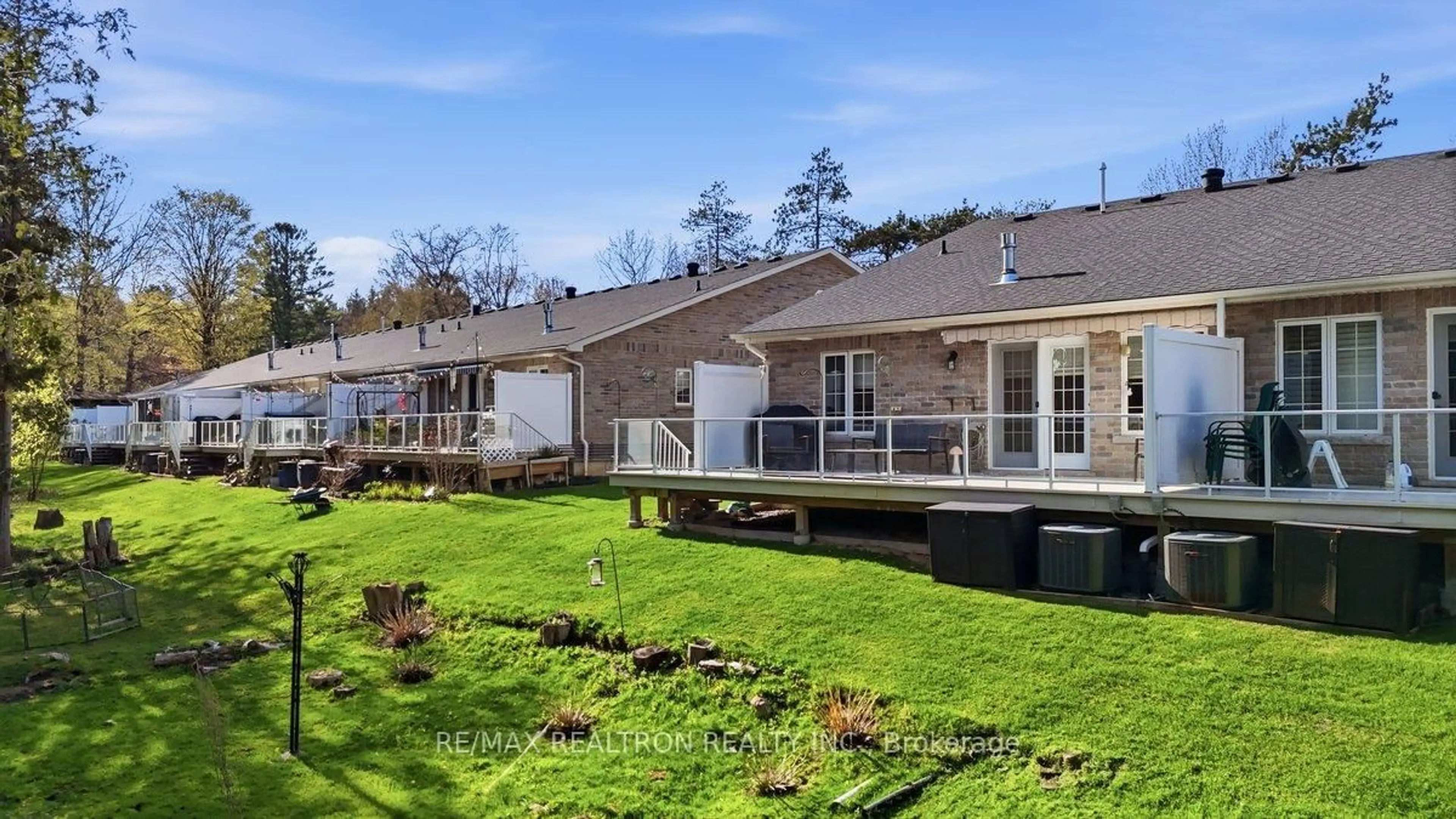 A pic from outside/outdoor area/front of a property/back of a property/a pic from drone, water/lake/river/ocean view for 179 Greenway Dr, Wasaga Beach Ontario L9Z 0E6