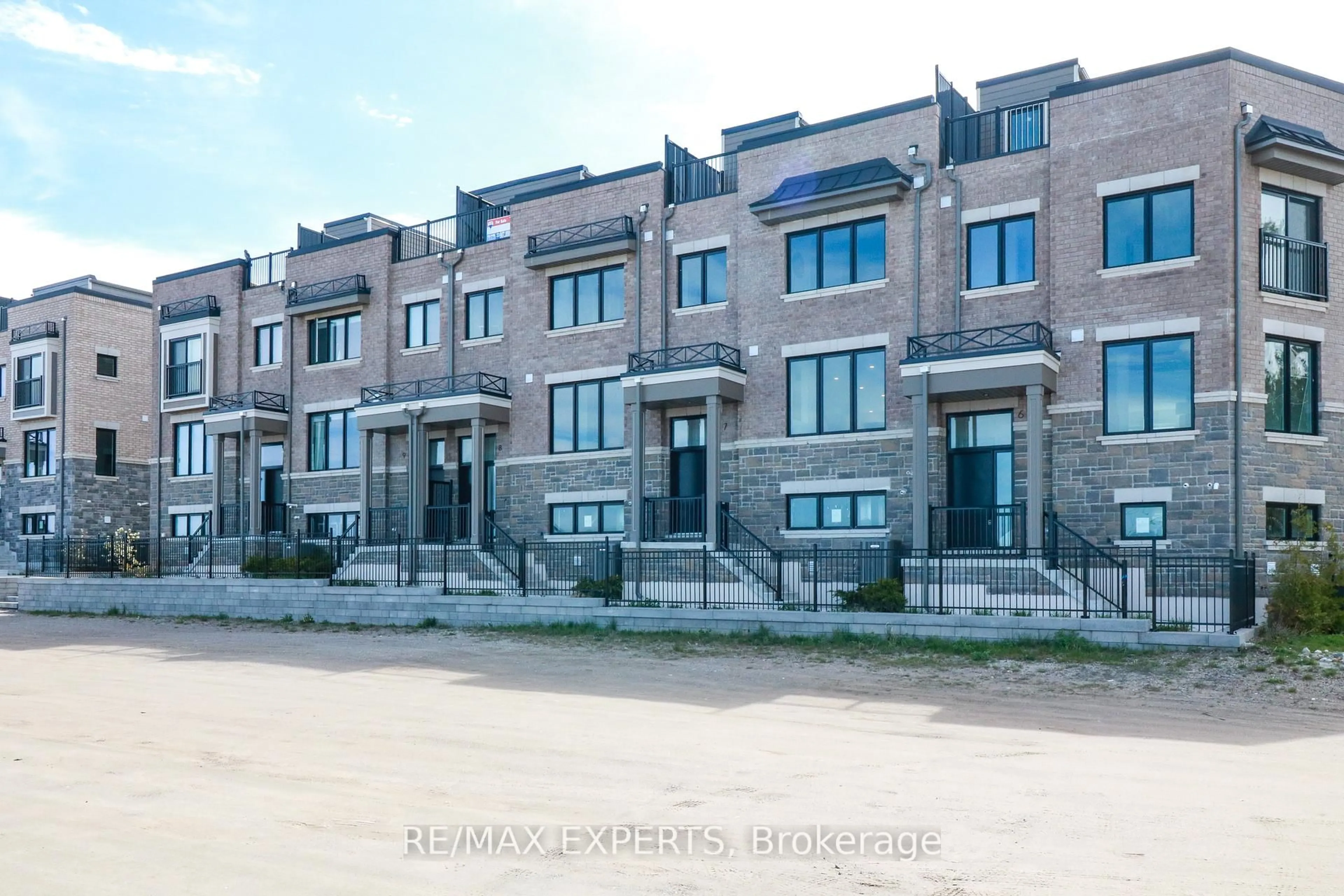 Home with brick exterior material, building for 7 Julia Circ, Wasaga Beach Ontario L9Z 2M4