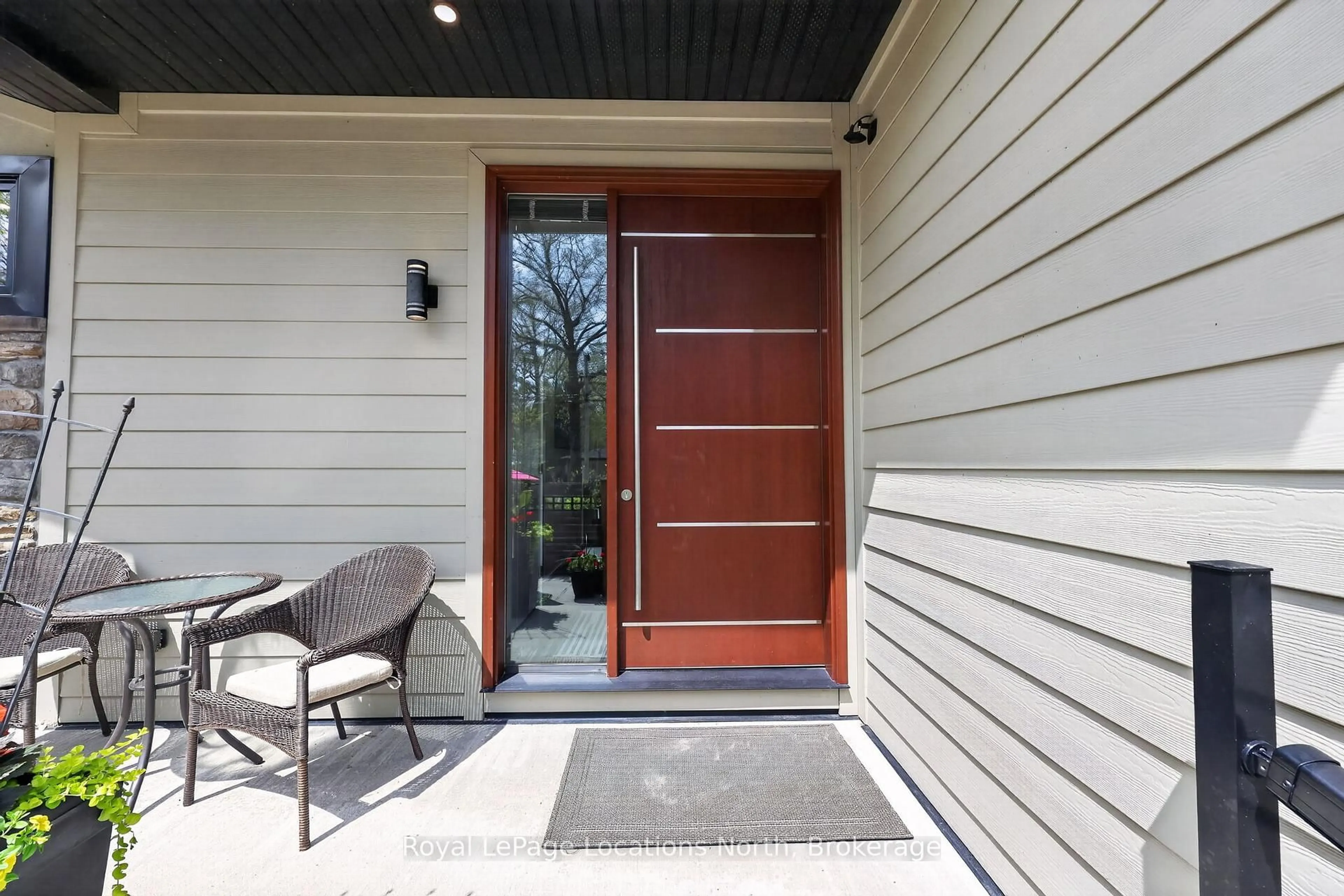 Indoor entryway for 2206 Tiny Beaches Rd, Tiny Ontario L0L 1P1