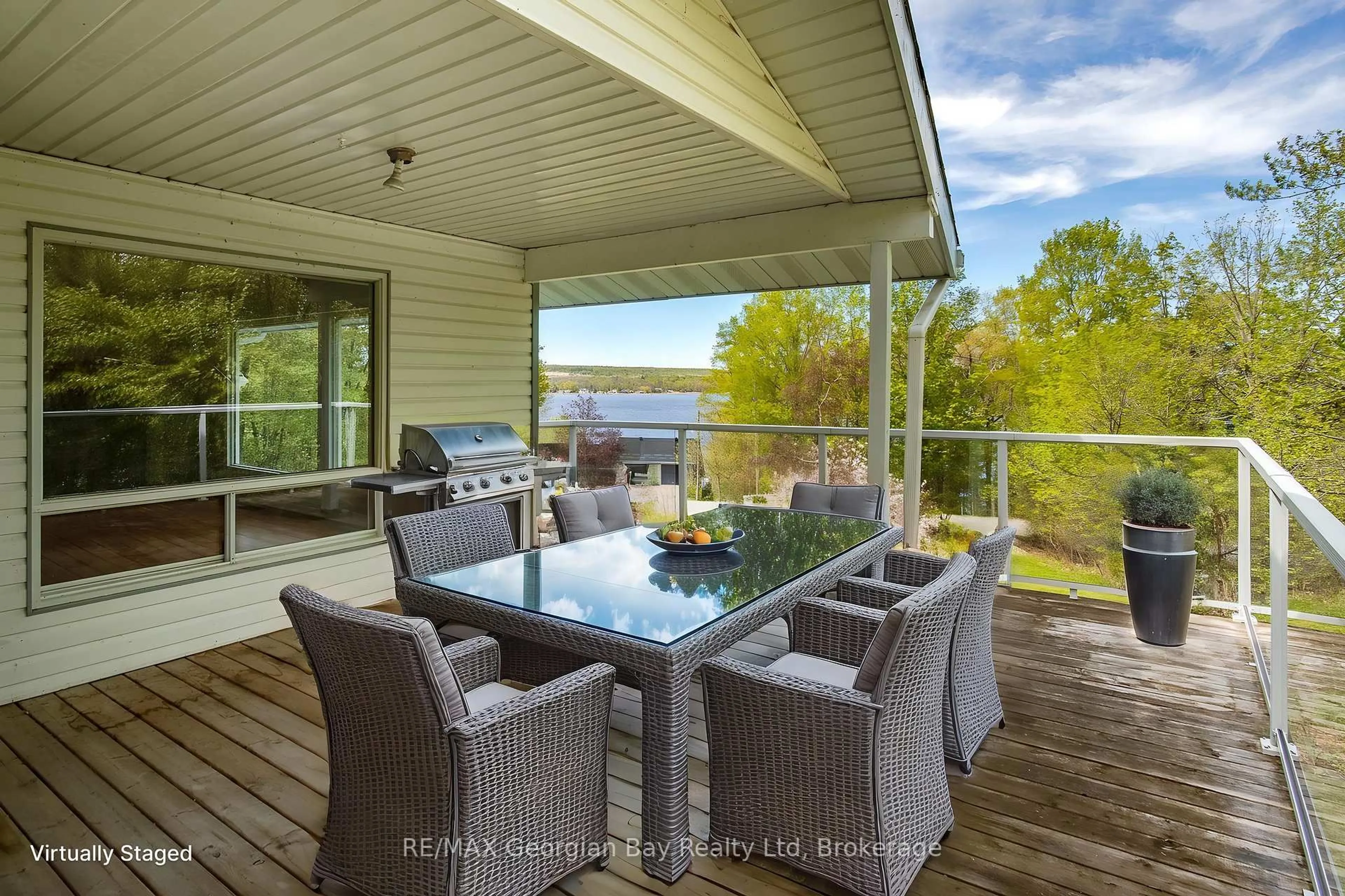 Patio, water/lake/river/ocean view for 125 Gilwood Park Dr, Penetanguishene Ontario L9M 1Z1