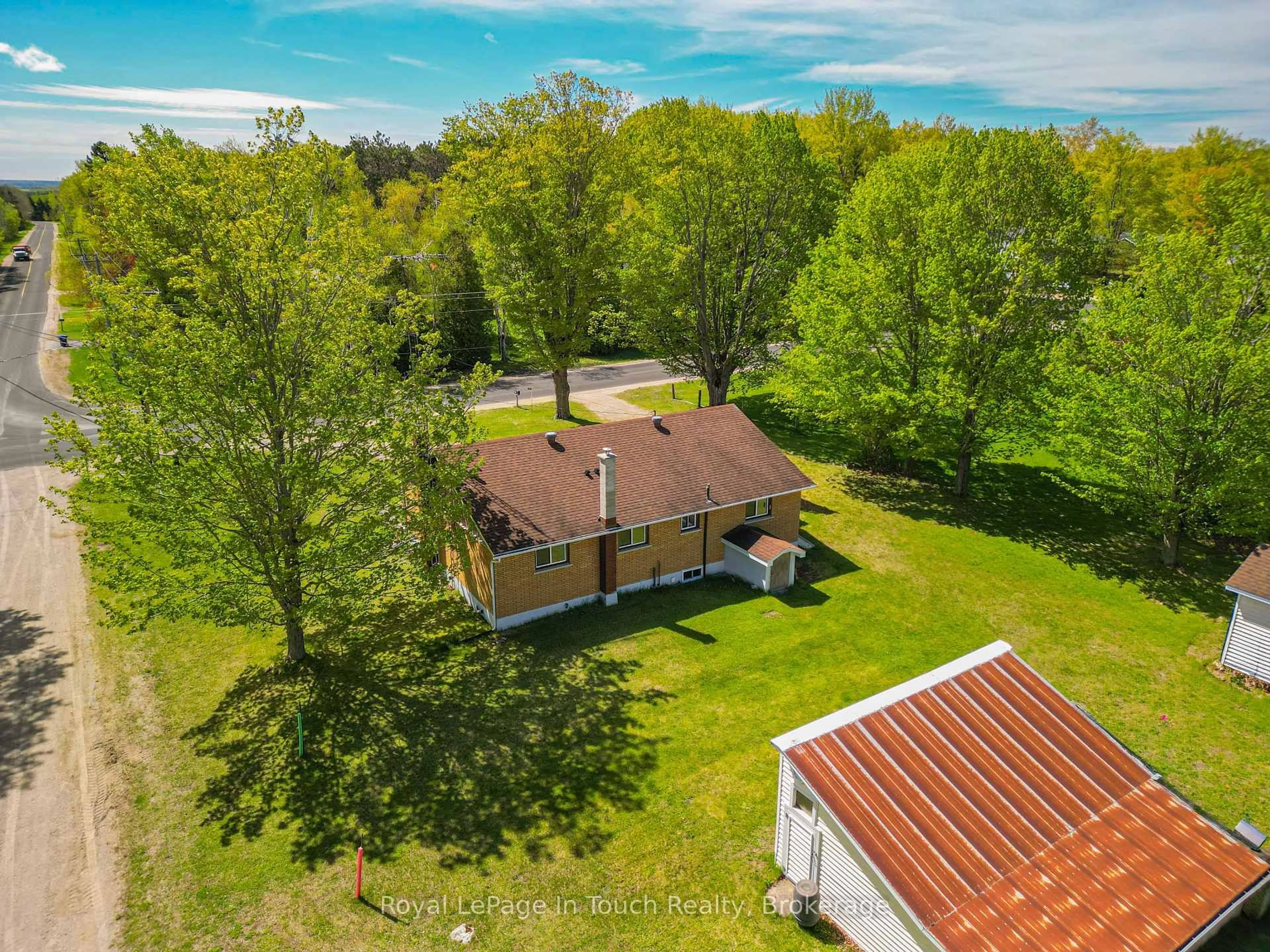 A pic from outside/outdoor area/front of a property/back of a property/a pic from drone, unknown for 859 CEDAR POINT Rd, Tiny Ontario L9M 0K2