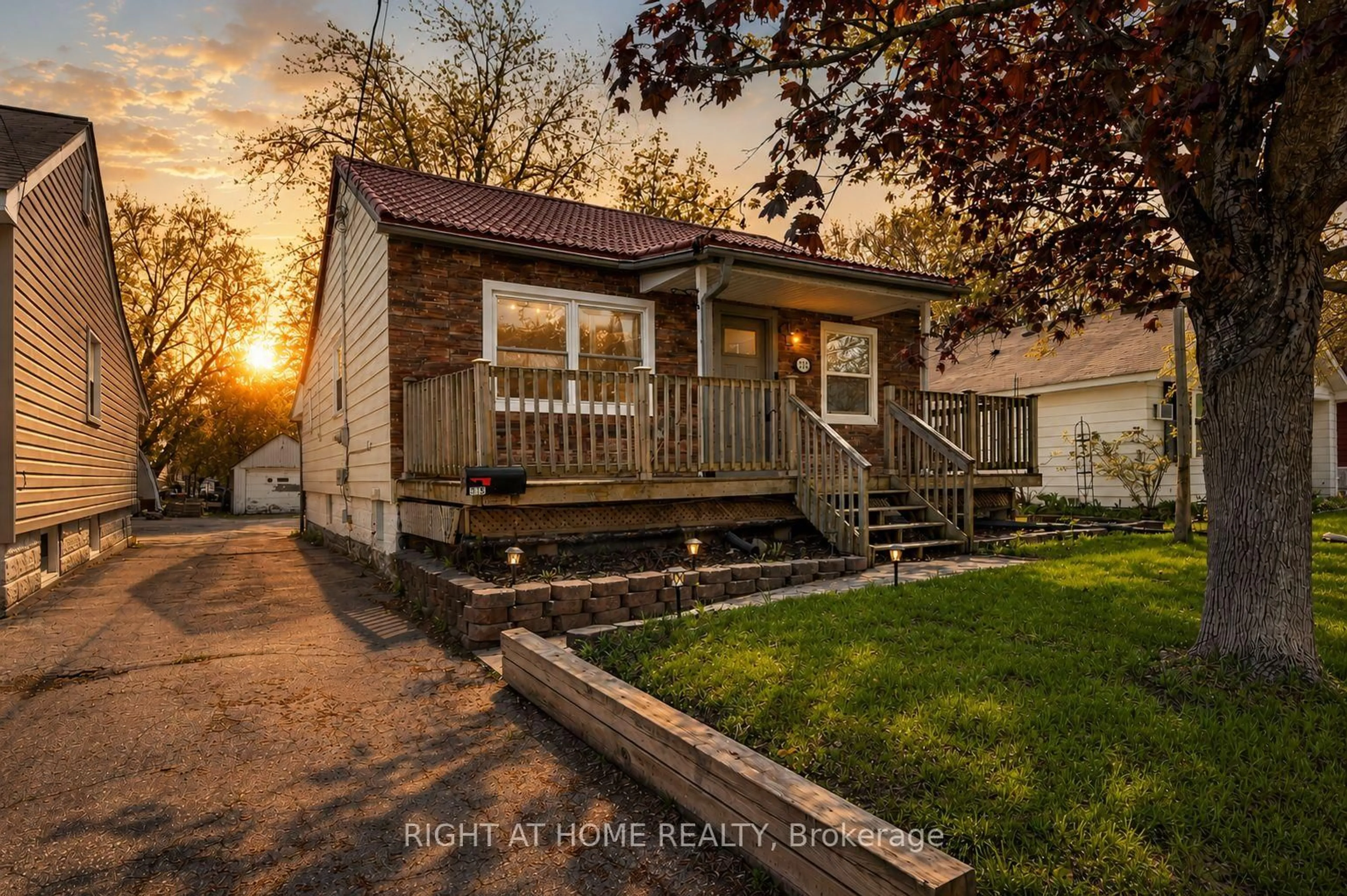 Unknown for 313 MARY St, Orillia Ontario L3V 3E9