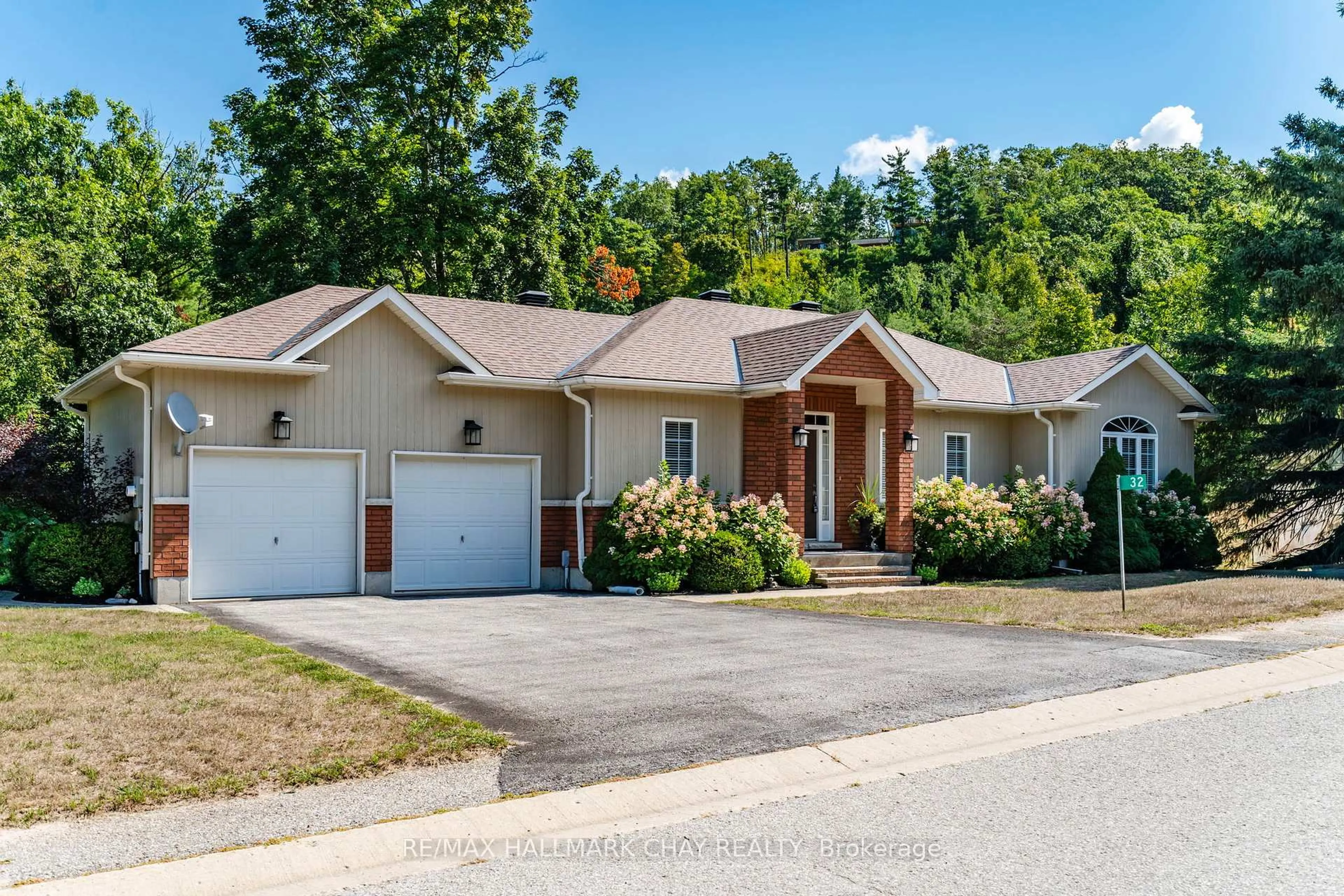 Unknown for 32 Valleycrest Dr, Oro-Medonte Ontario L0L 2L0