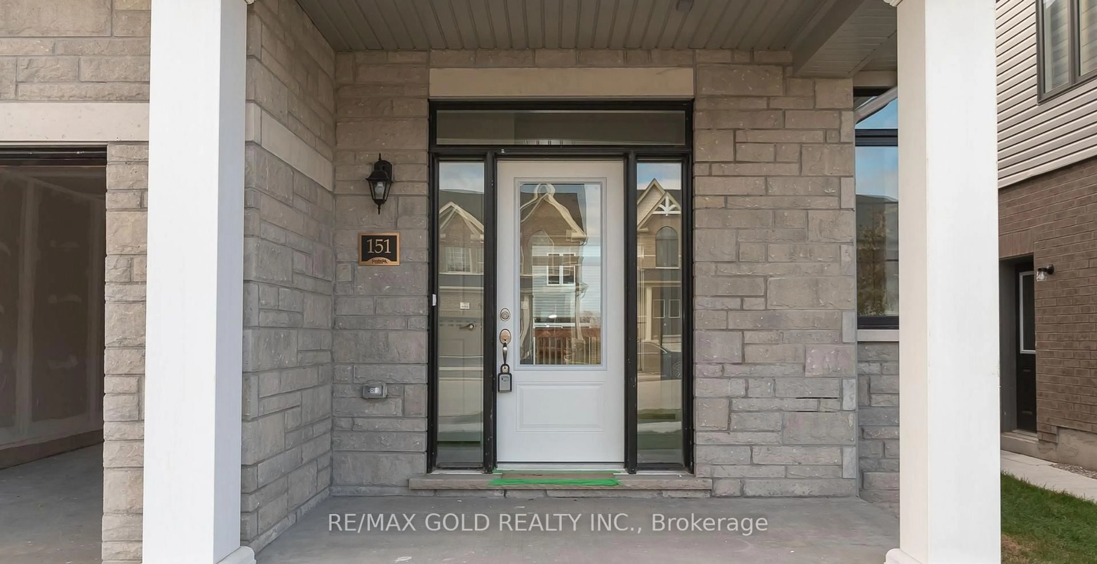 Indoor entryway for 151 Terry Fox Dr, Barrie Ontario L9J 0L9