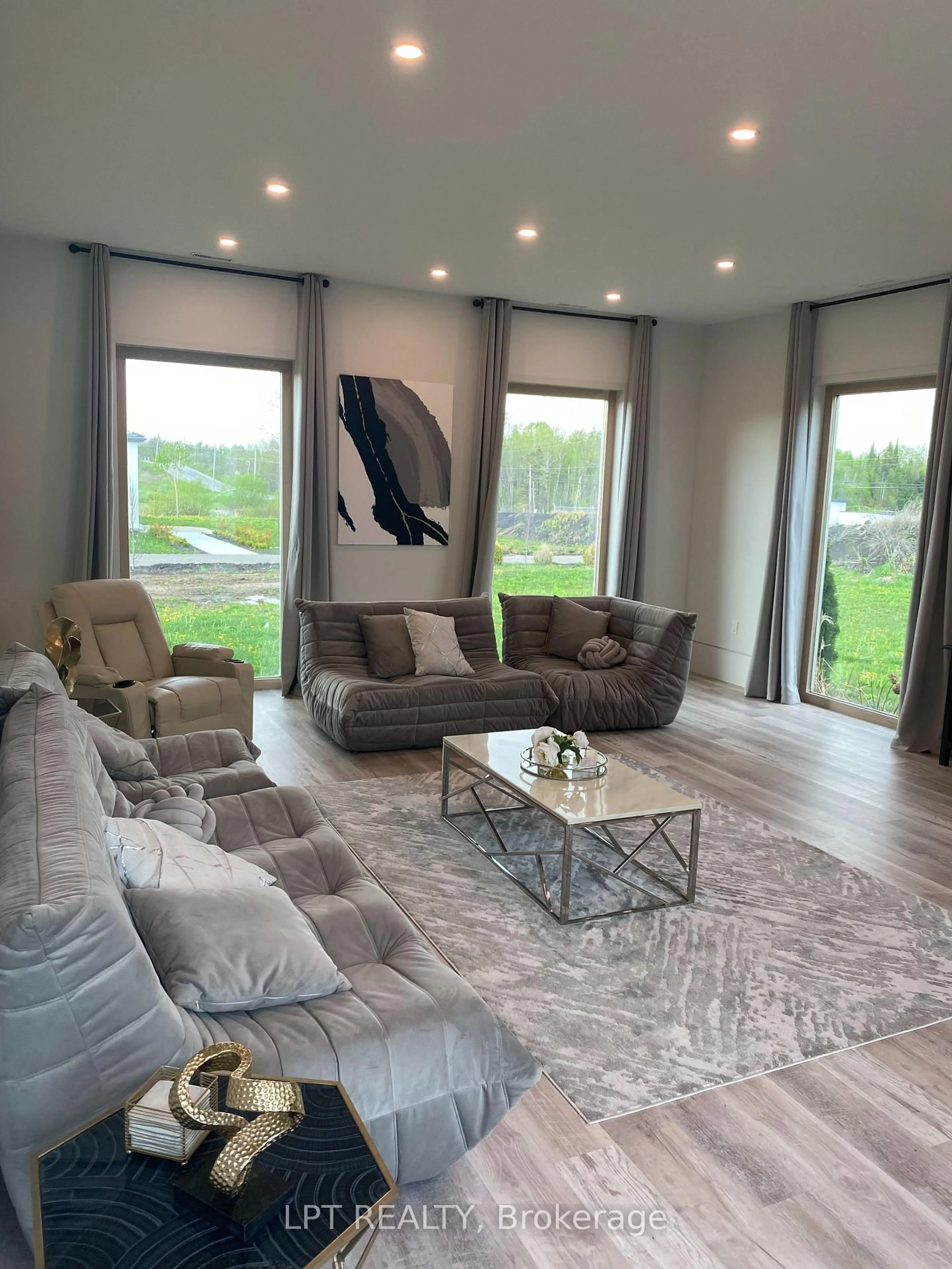 Living room with furniture, unknown for 4252 Burnside Line, Severn Ontario L3V 0W1
