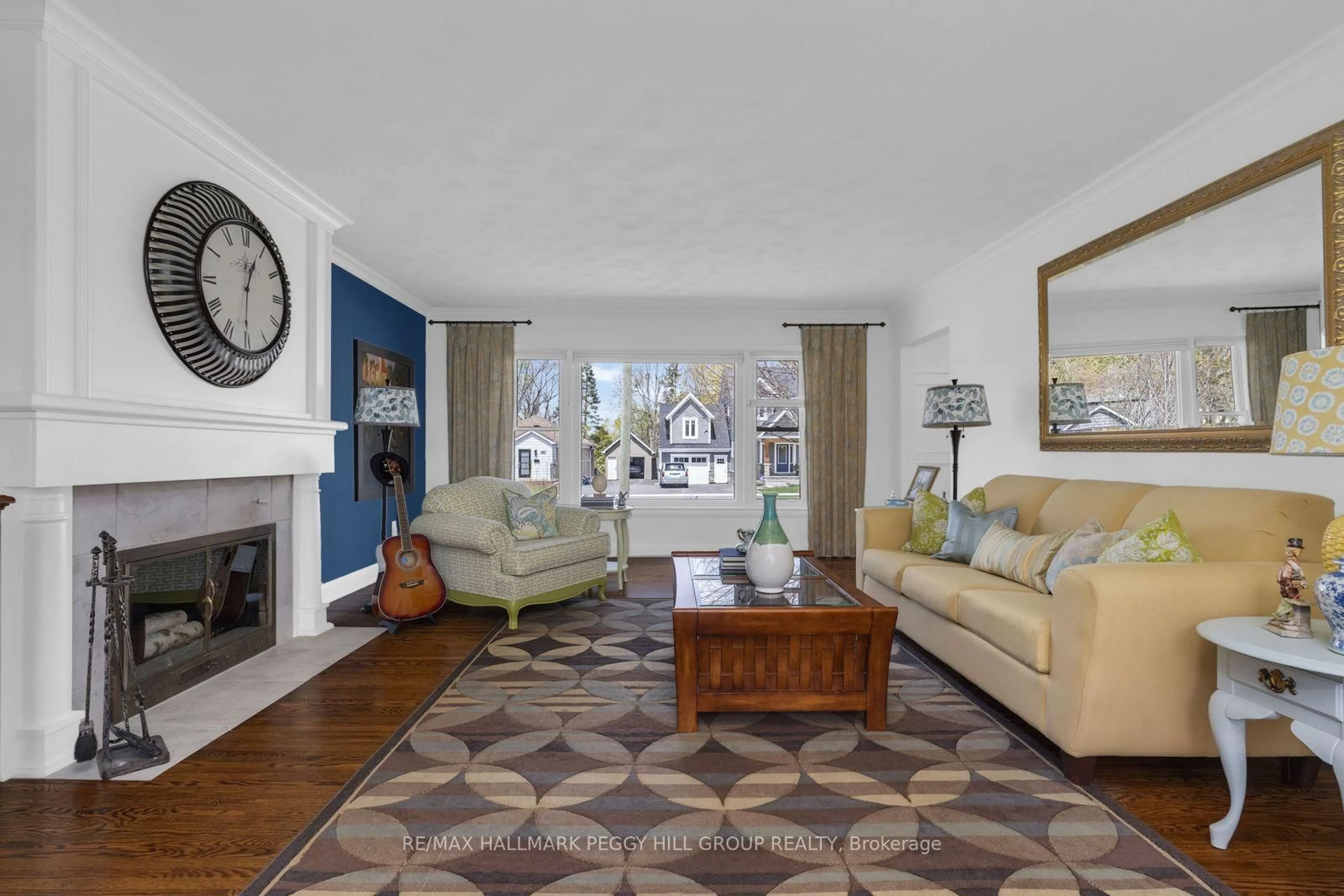 Living room with furniture, unknown for 83 Eugenia St, Barrie Ontario L4M 1P9