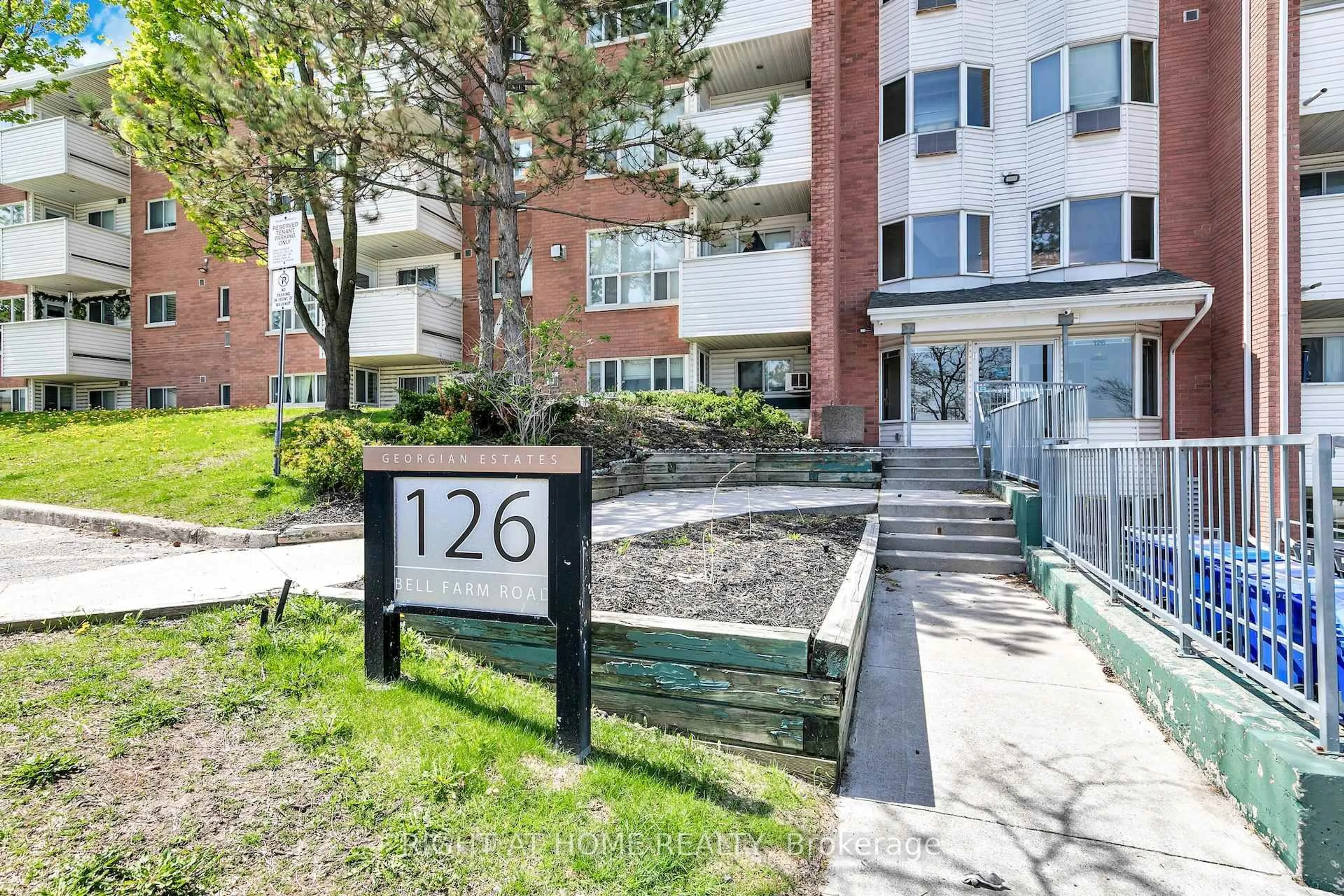 Patio, street for 126 Bell Farm Rd #212, Barrie Ontario L4M 6J3