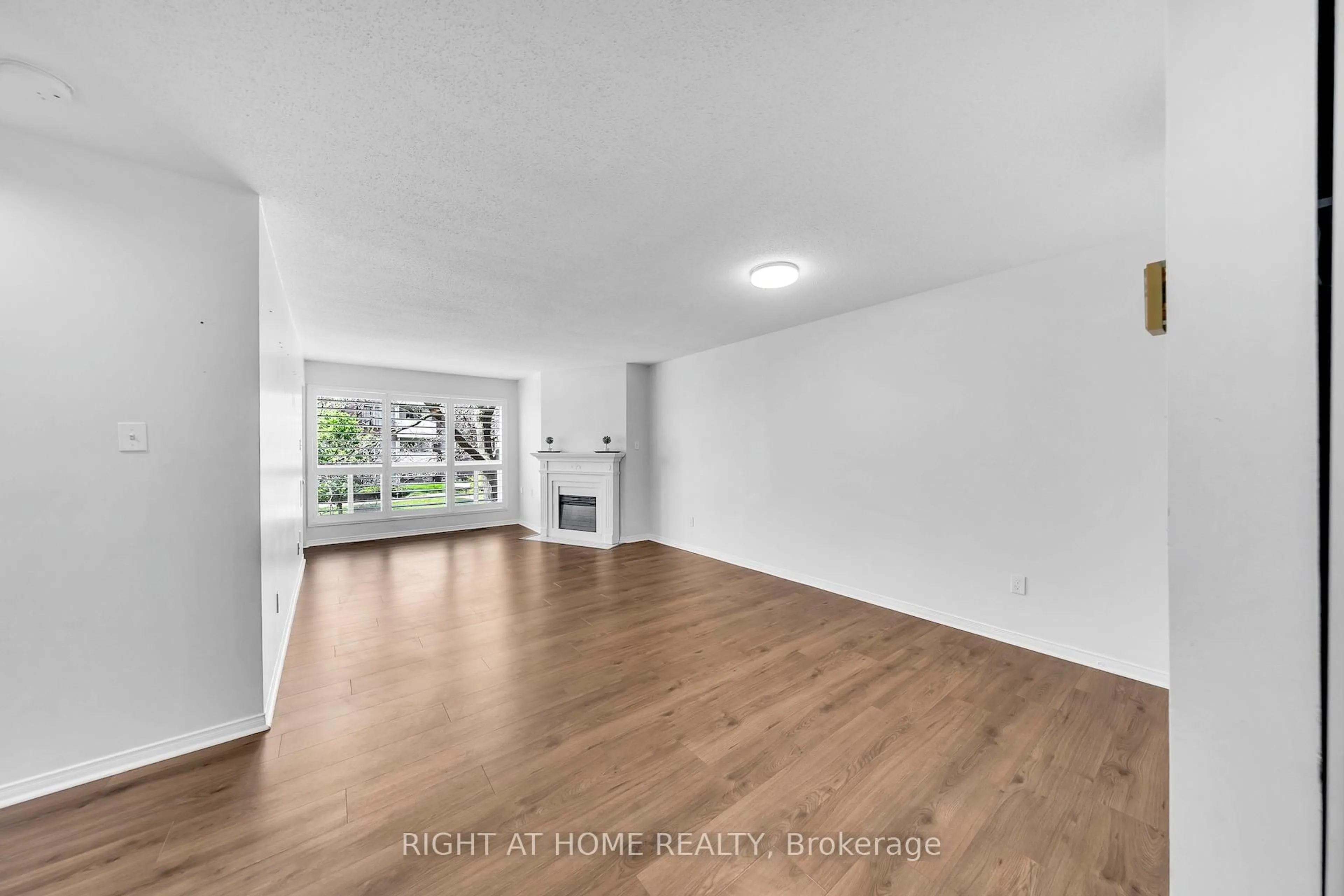 A pic of a room for 126 Bell Farm Rd #212, Barrie Ontario L4M 6J3