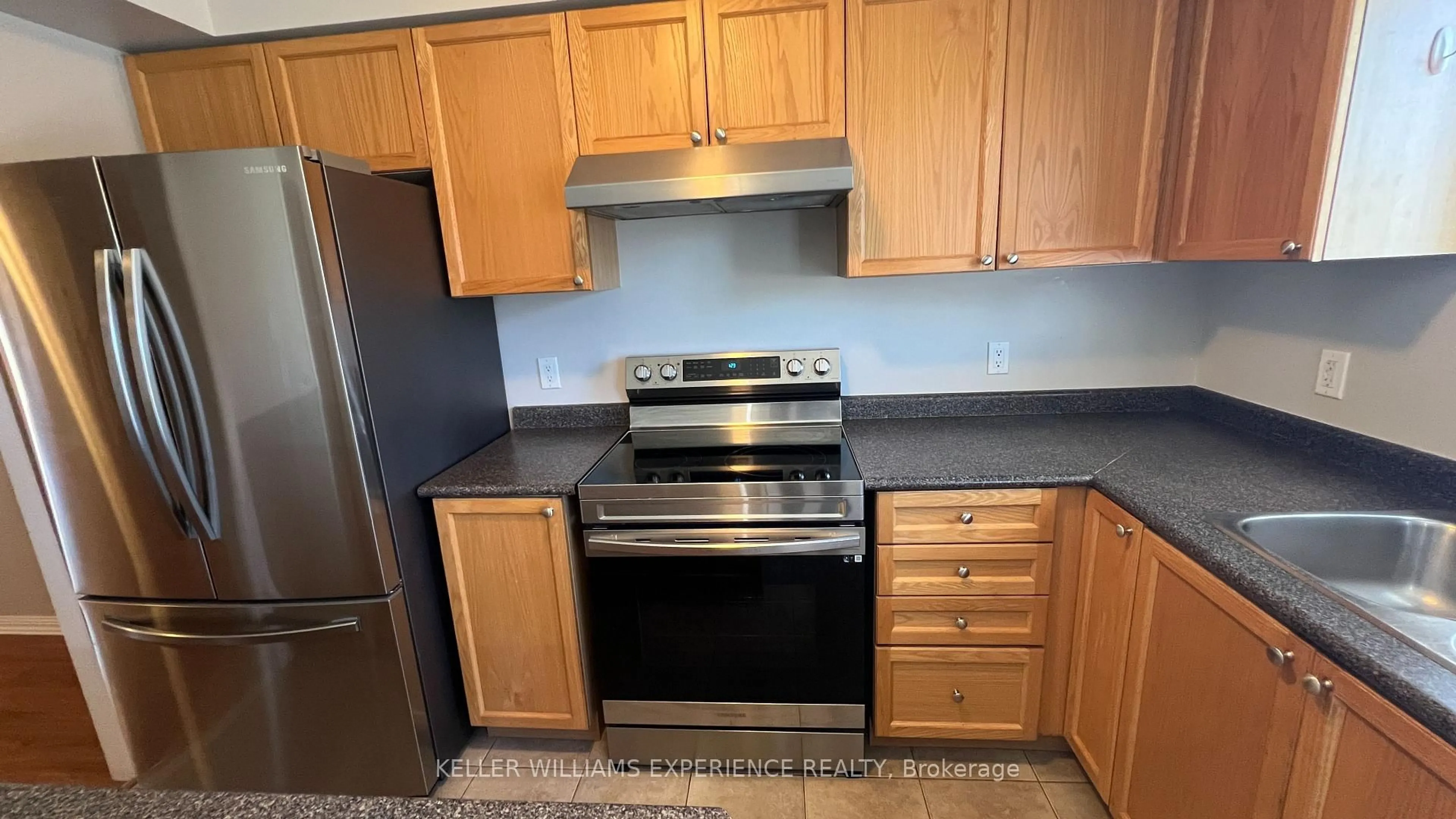 Standard kitchen, unknown for 76 Commonwealth Rd, Barrie Ontario L4M 0C9