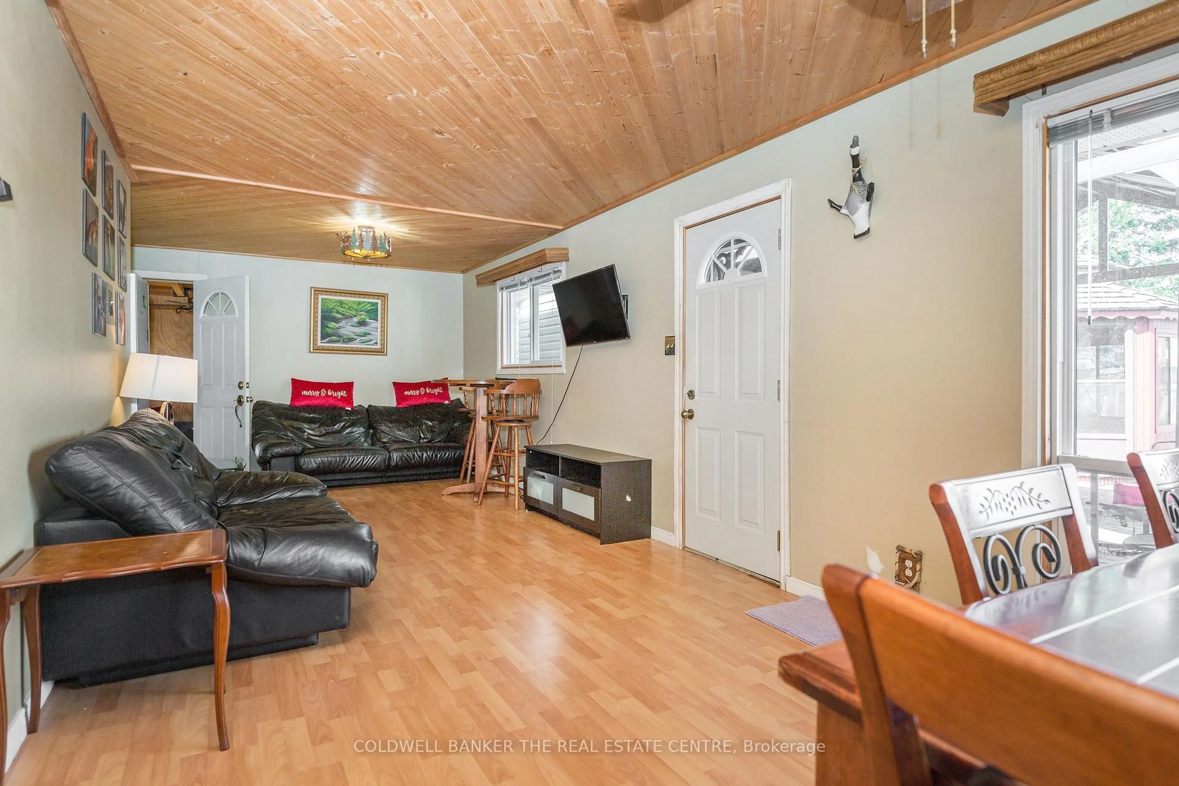 Living room with furniture, wood/laminate floor for 121 Maskinonge Rd, Tay Ontario L0K 2A0