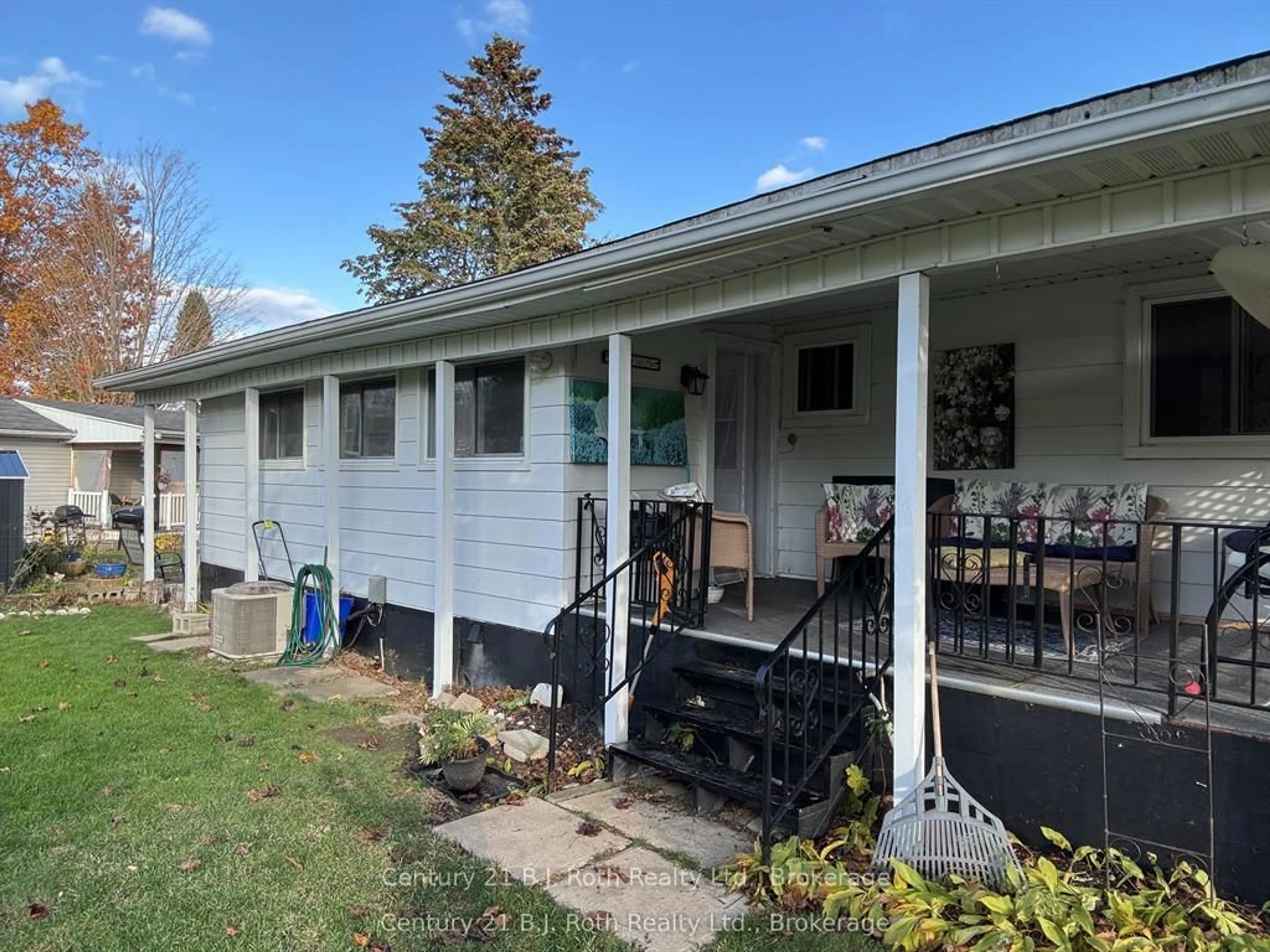 Home with vinyl exterior material, street for 14 Muir Dr, Oro-Medonte Ontario L3V 0P9