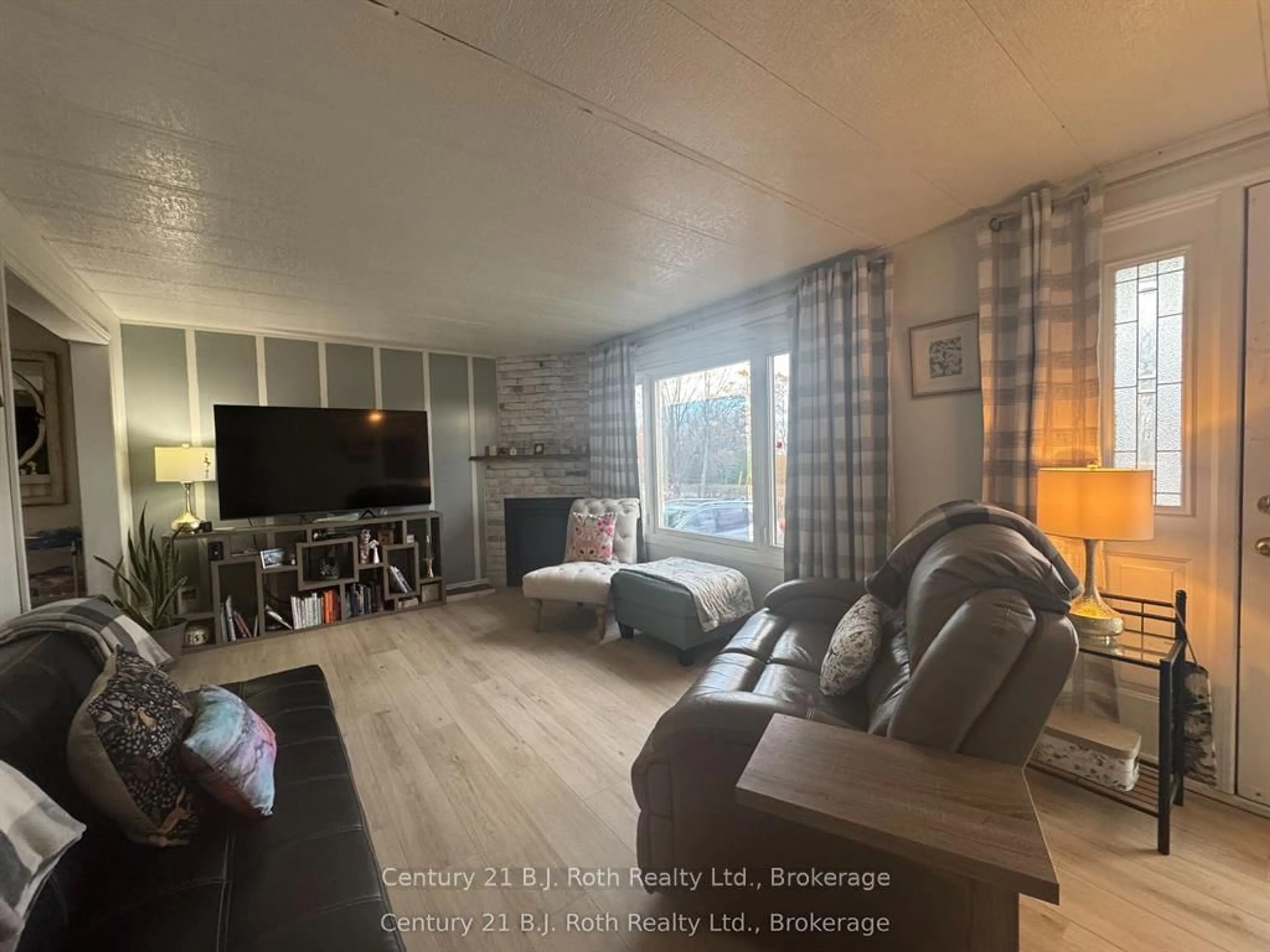 Living room with furniture, unknown for 14 Muir Dr, Oro-Medonte Ontario L3V 0P9