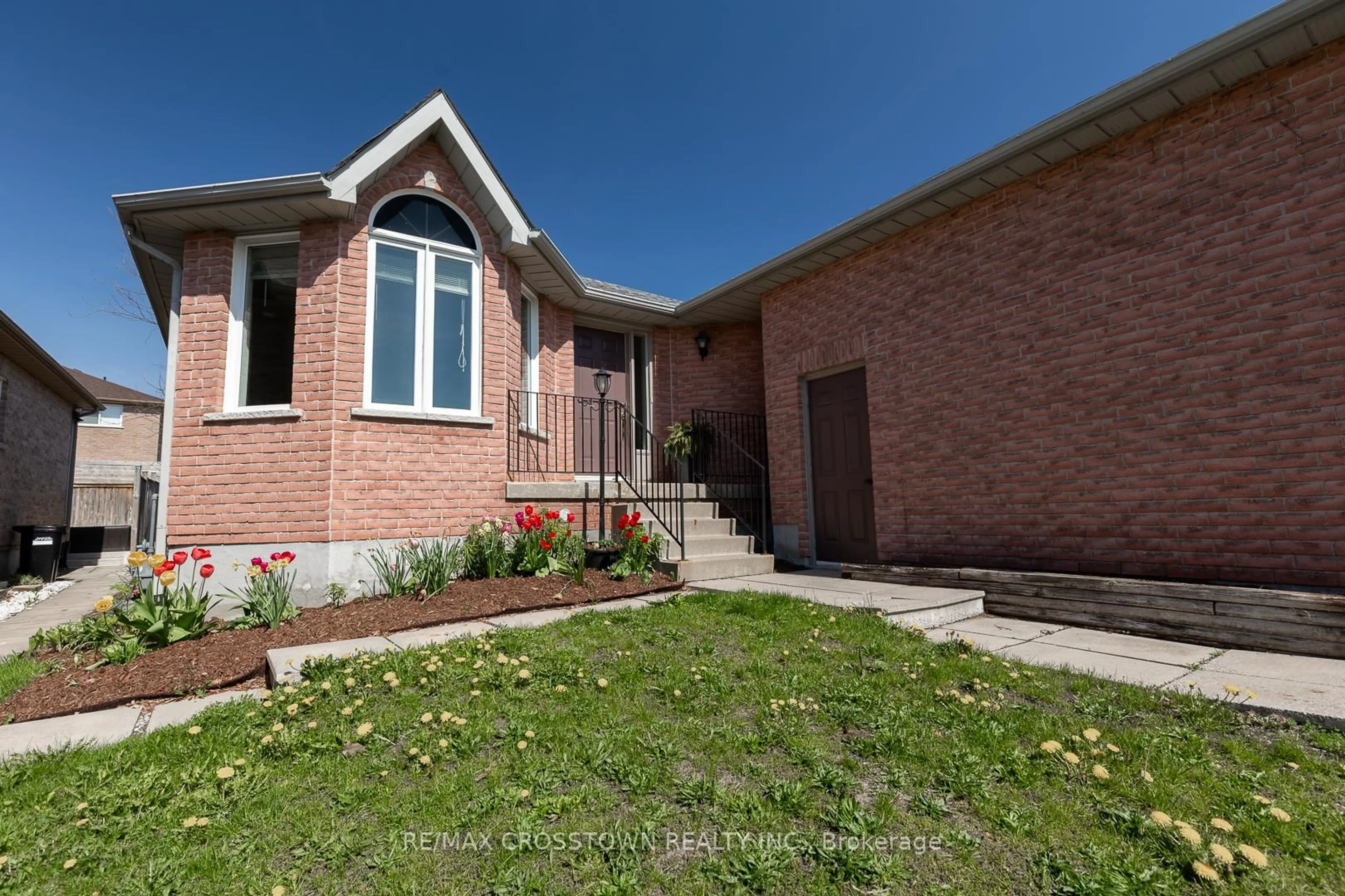 Home with brick exterior material, street for 156 Pringle Dr, Barrie Ontario L4N 0R3