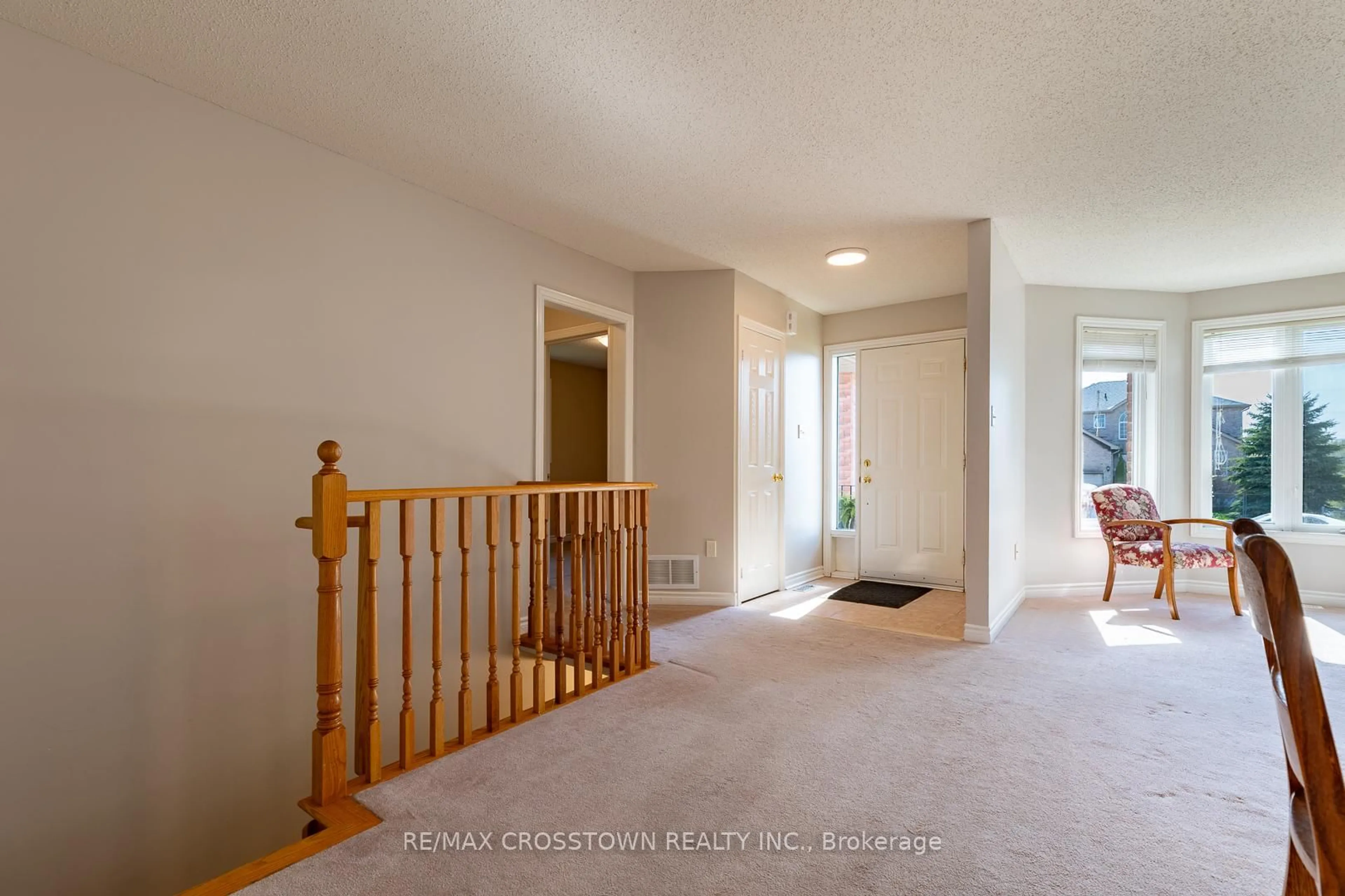 Indoor entryway for 156 Pringle Dr, Barrie Ontario L4N 0R3