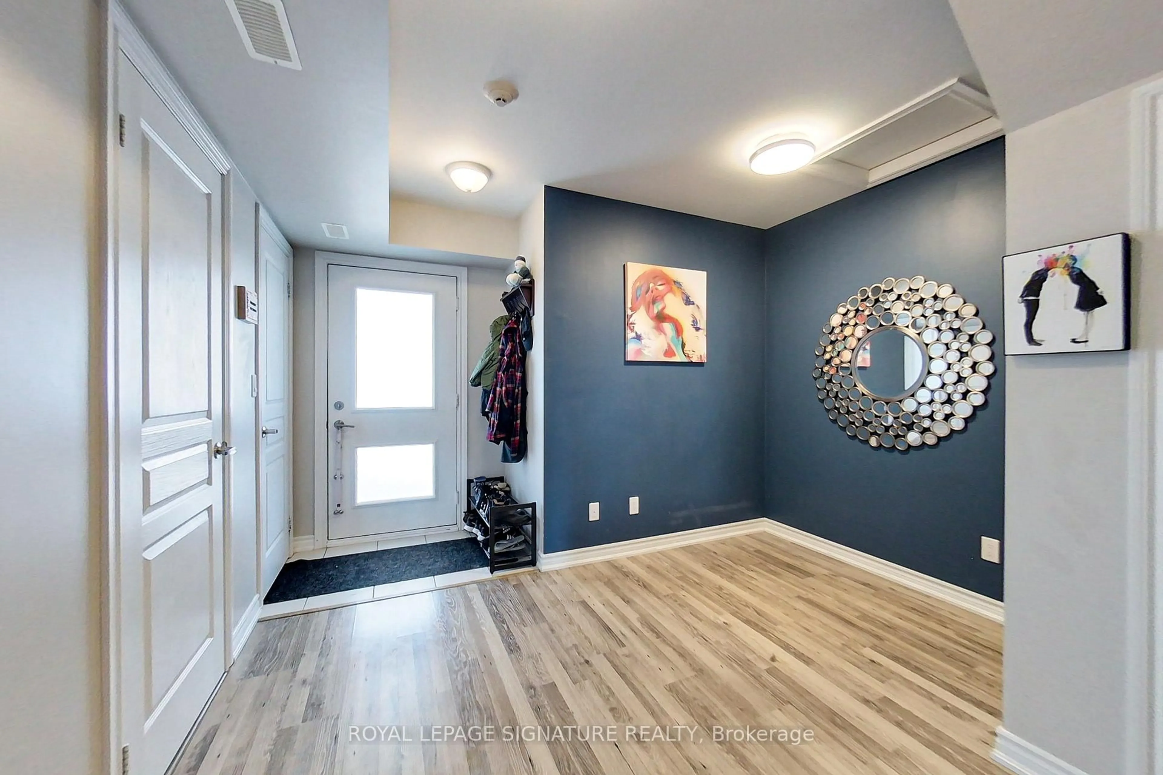 Indoor entryway for 7 Anchorage Cres #304, Collingwood Ontario L9Y 0Y6