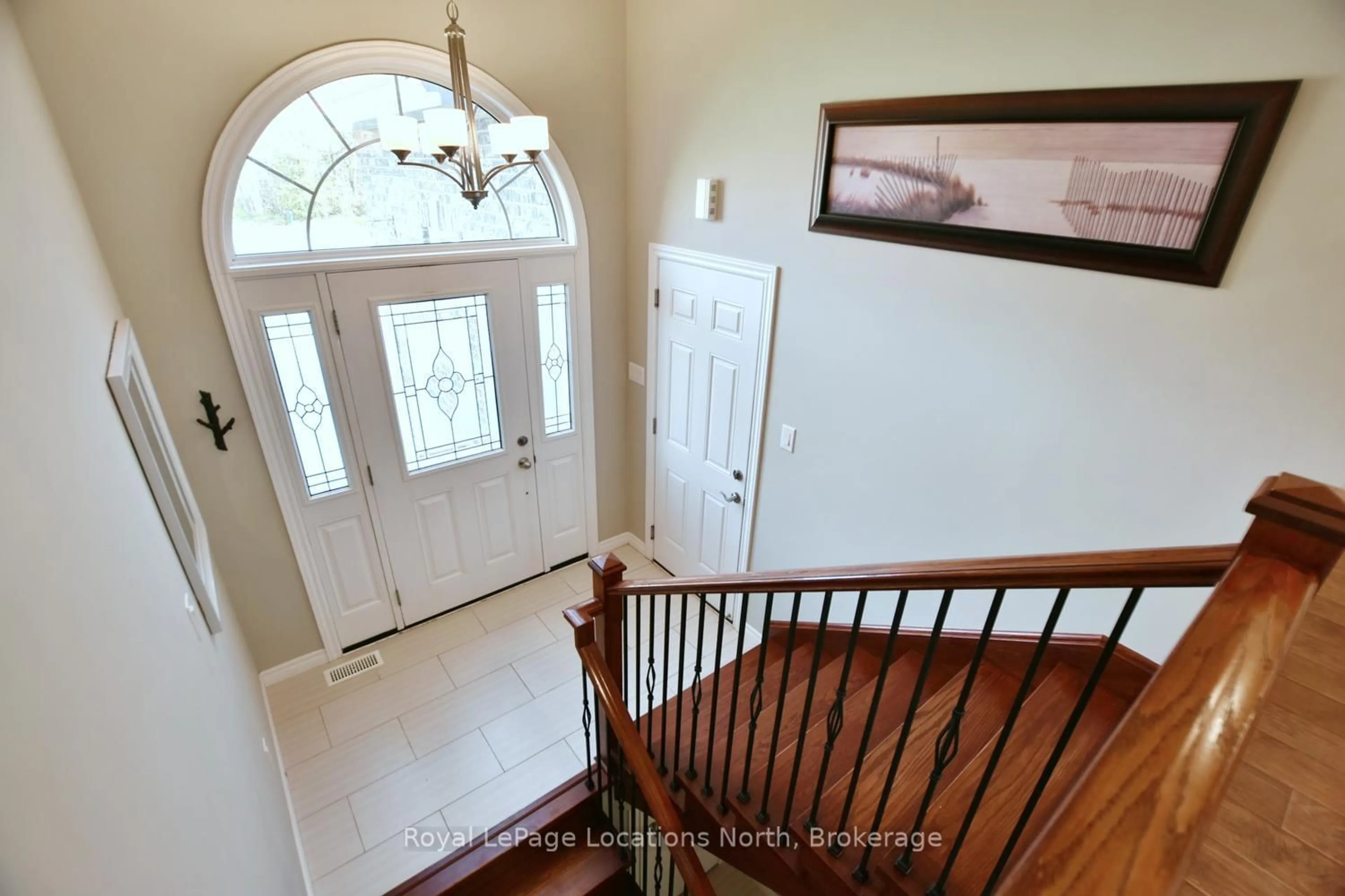 Indoor entryway for 155 Lily Dr, Wasaga Beach Ontario L9Z 2Z5