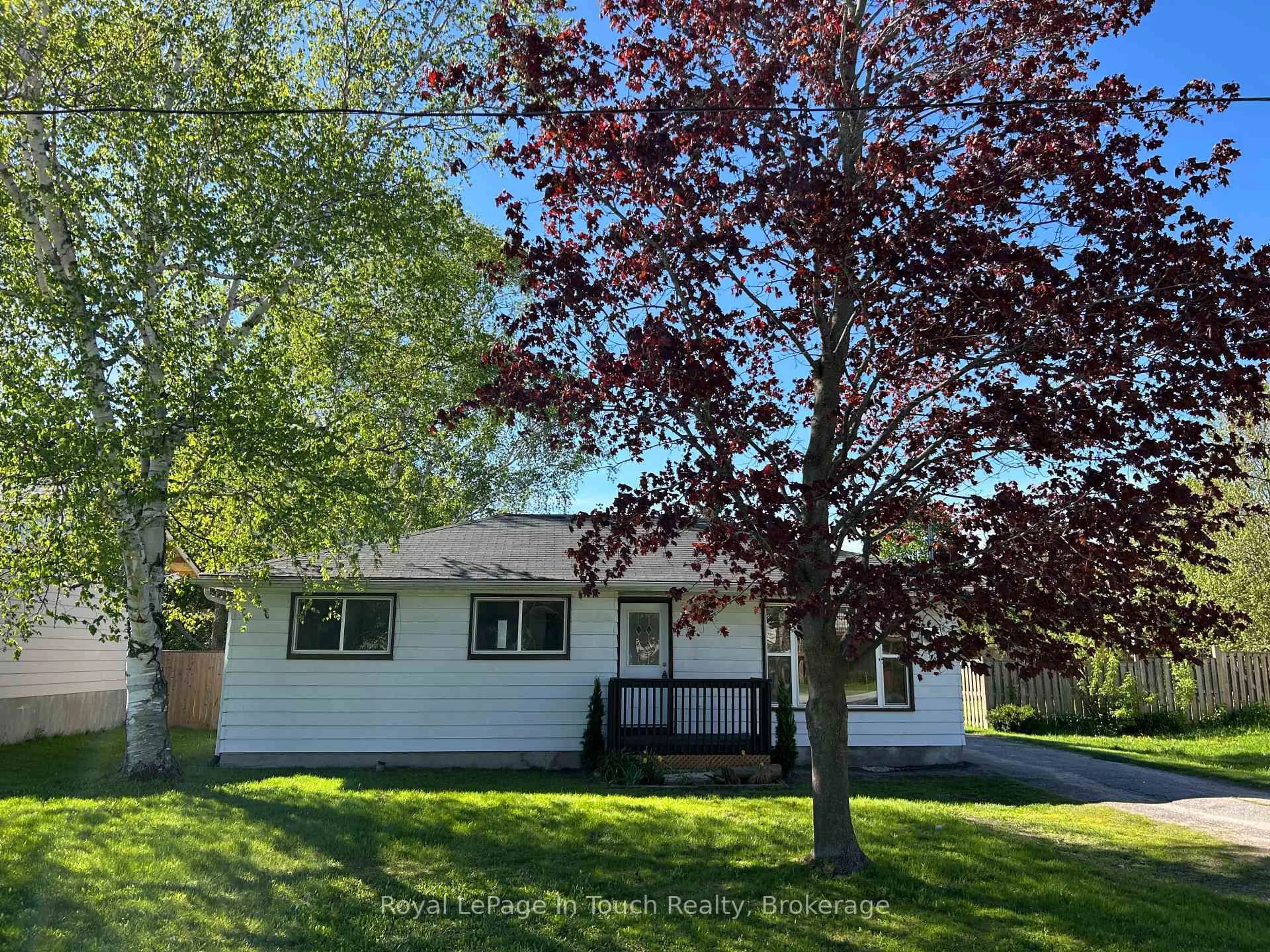 Home with vinyl exterior material, street for 317 Wardell St, Tay Ontario L0K 1R0