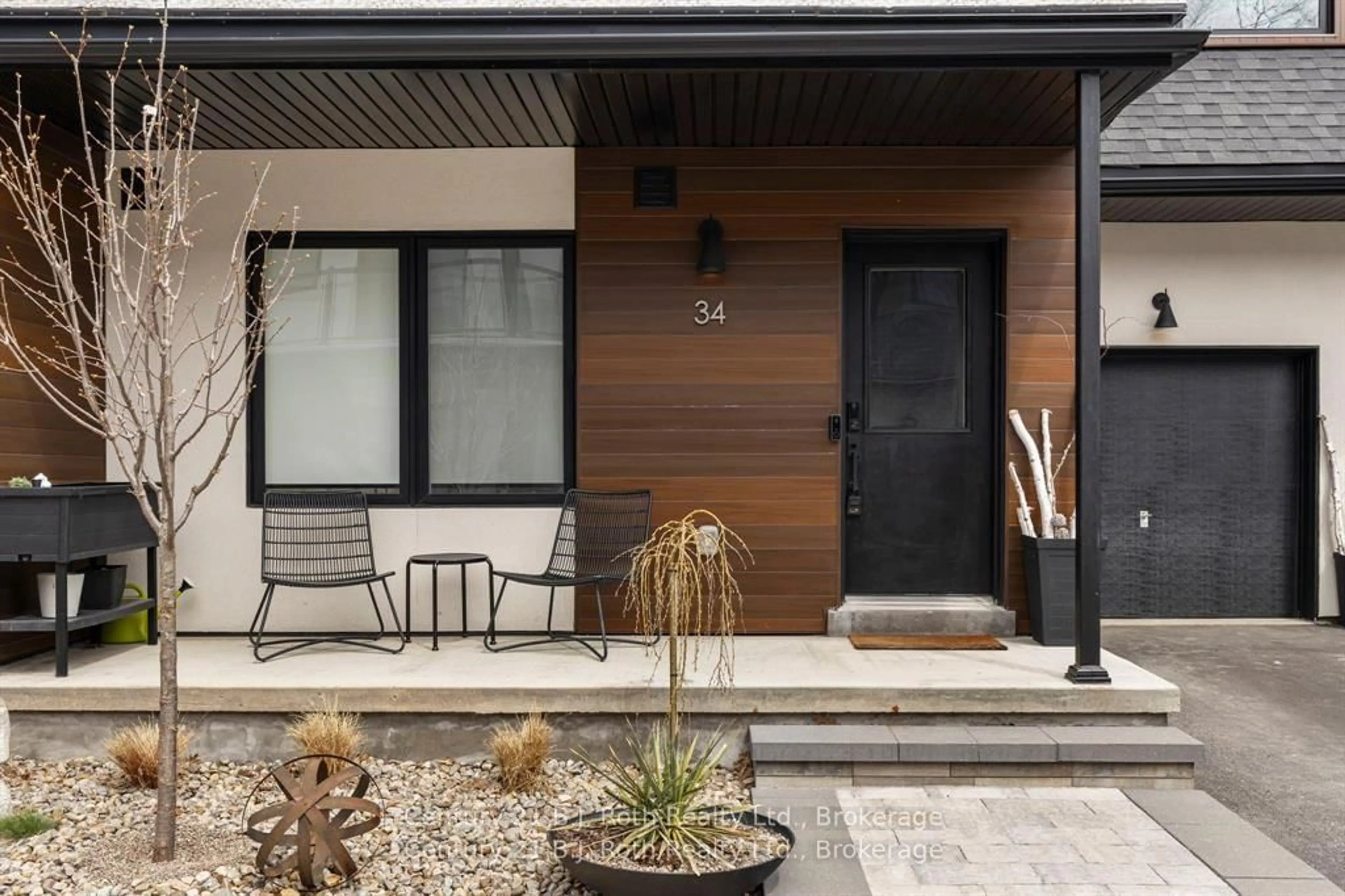 Indoor entryway for 34 Ruby Cres, Orillia Ontario L3V 8M3