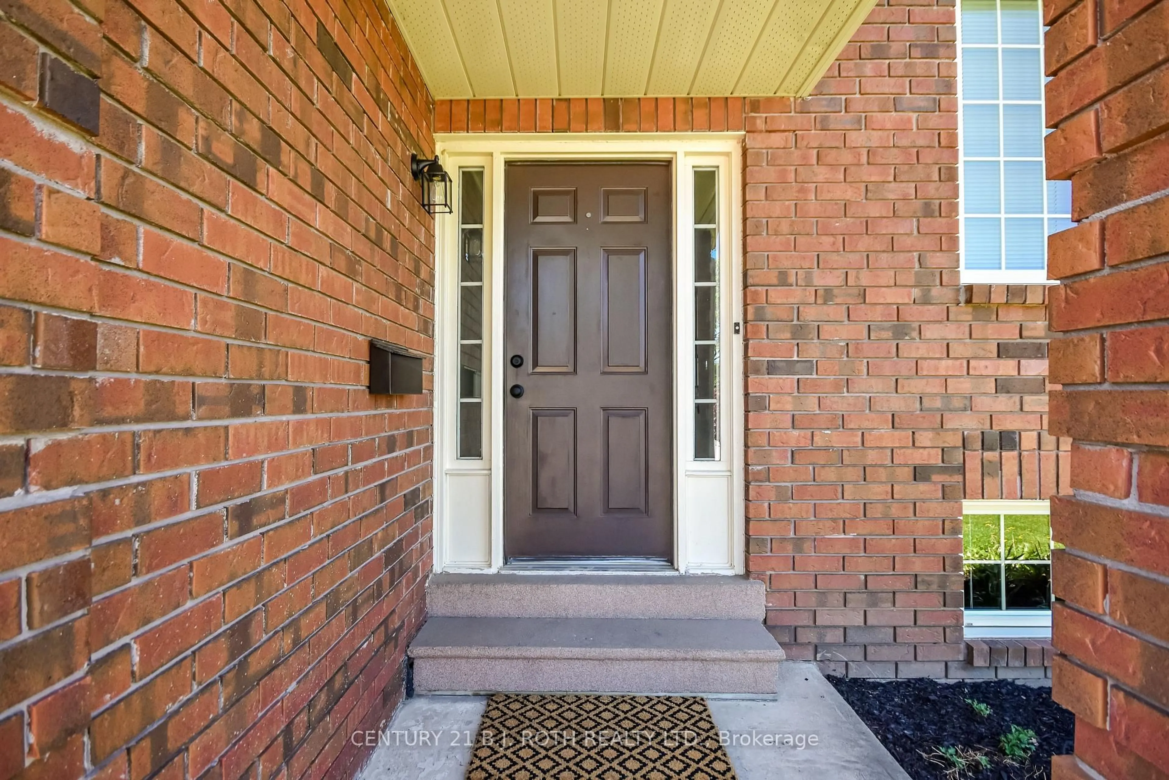 Indoor entryway for 103 Herrell Ave, Barrie Ontario L4N 6T9