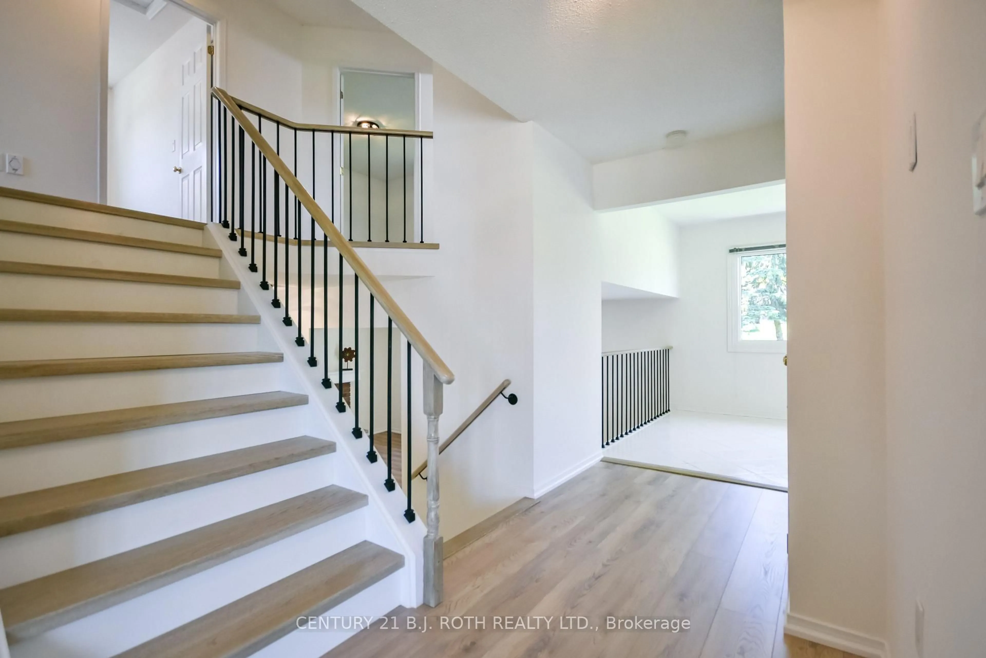 Stairs for 103 Herrell Ave, Barrie Ontario L4N 6T9