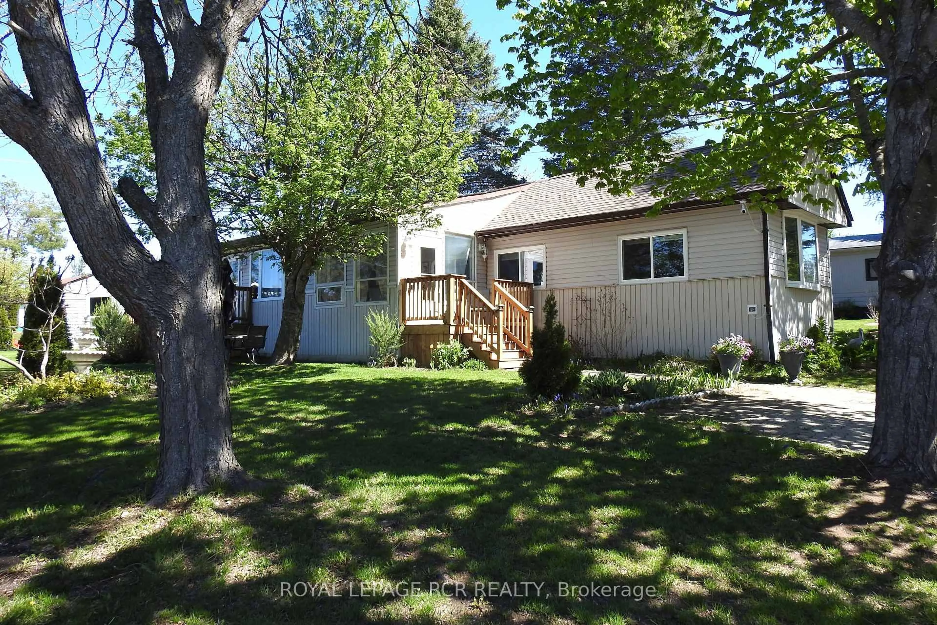 A pic from outside/outdoor area/front of a property/back of a property/a pic from drone, water/lake/river/ocean view for 8 Claremont Cres, Oro-Medonte Ontario L3V 0P9