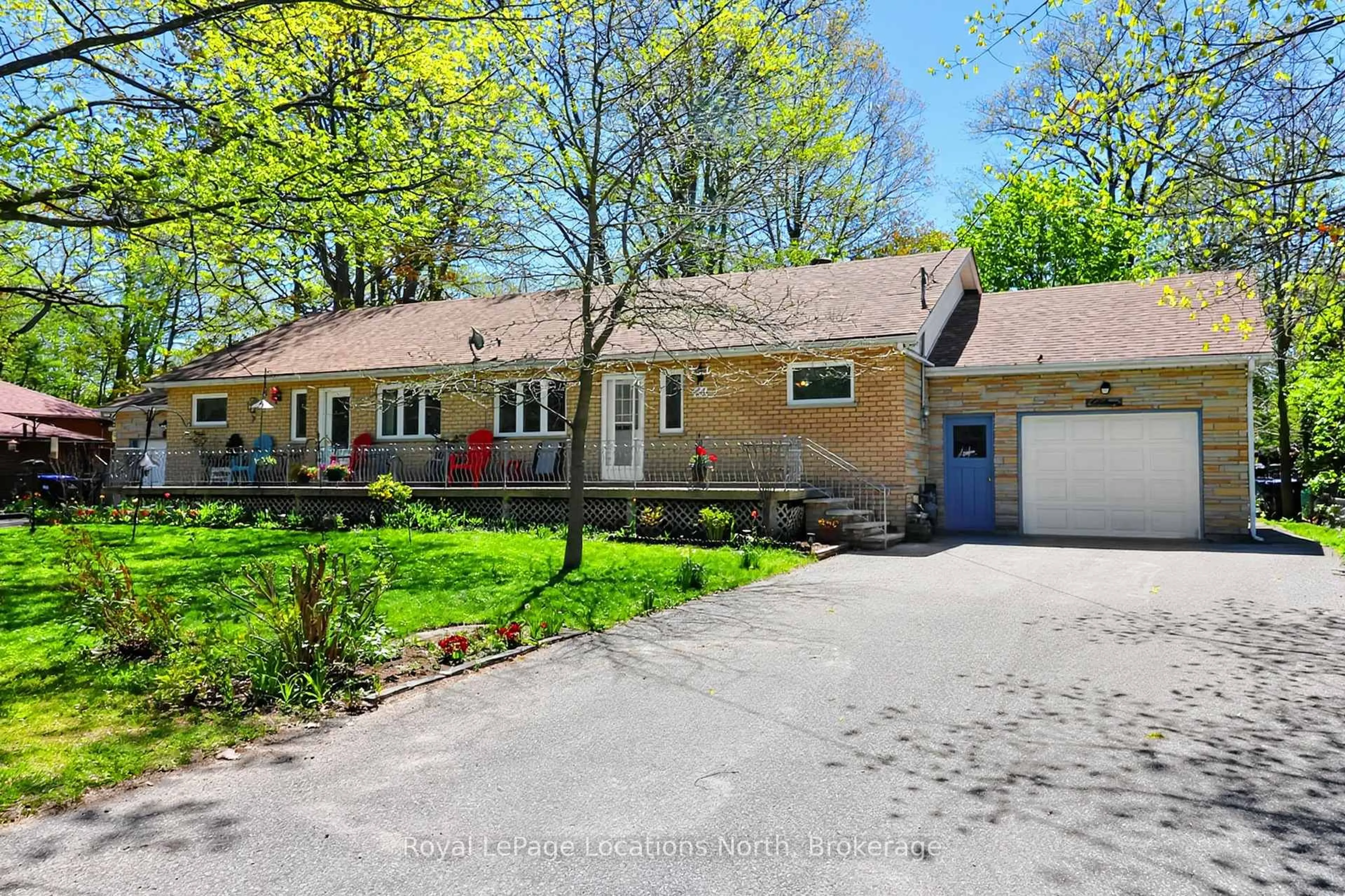 A pic from outside/outdoor area/front of a property/back of a property/a pic from drone, street for 83 Wilhelm St, Wasaga Beach Ontario L9Z 1R1