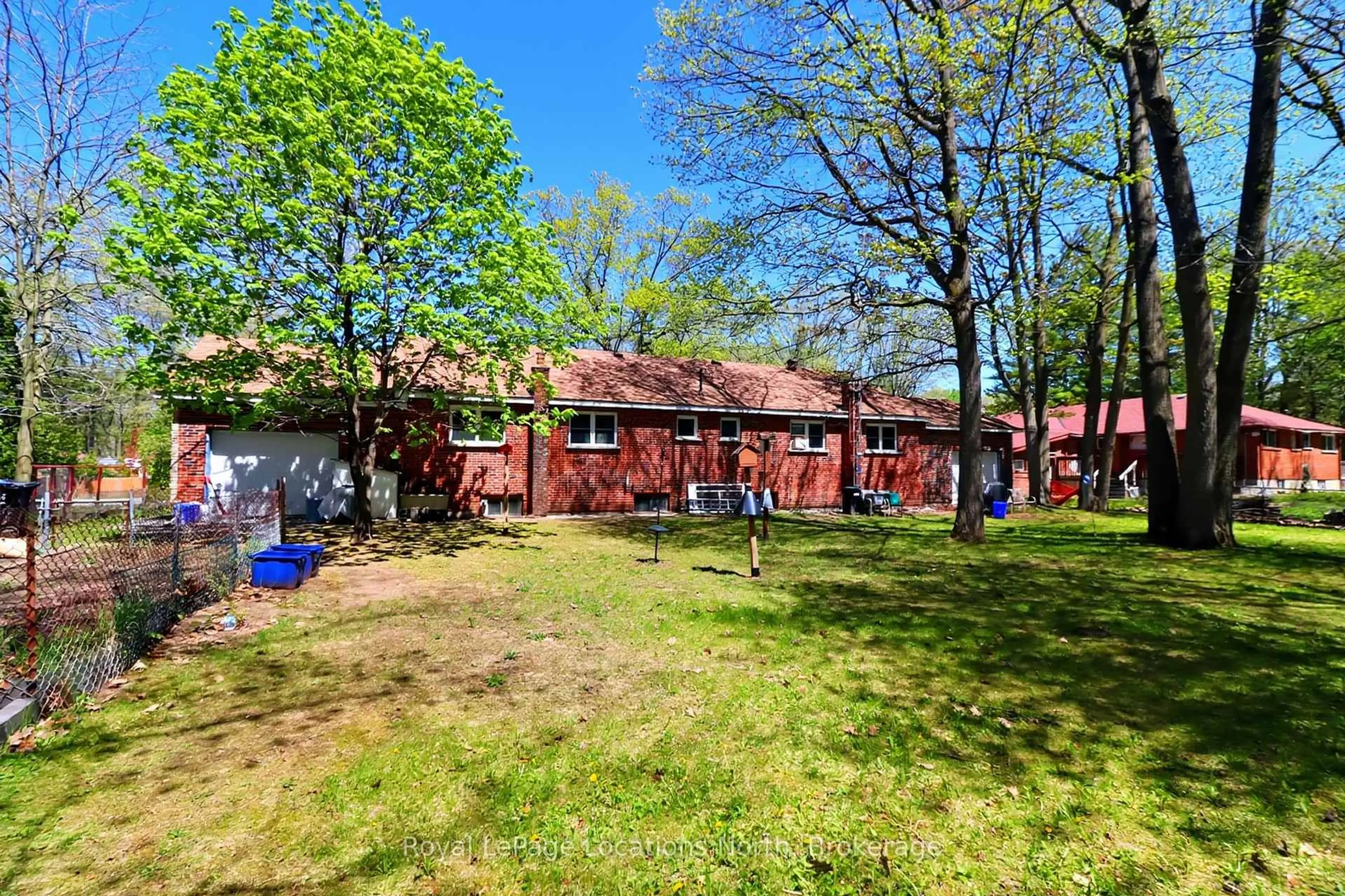 A pic from outside/outdoor area/front of a property/back of a property/a pic from drone, street for 83 Wilhelm St, Wasaga Beach Ontario L9Z 1R1