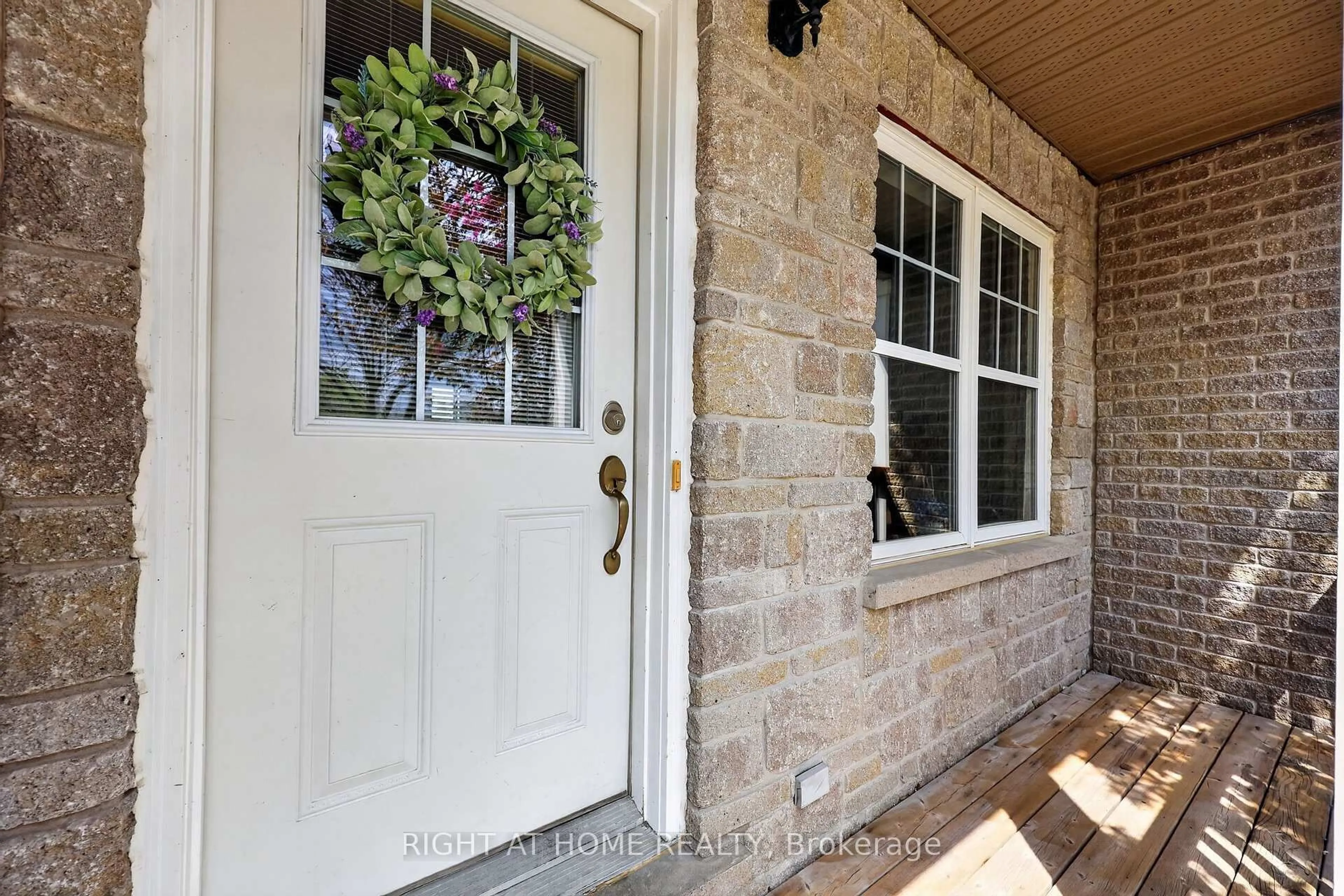 Indoor entryway for 800 West Ridge Blvd #84, Orillia Ontario L3V 0A1