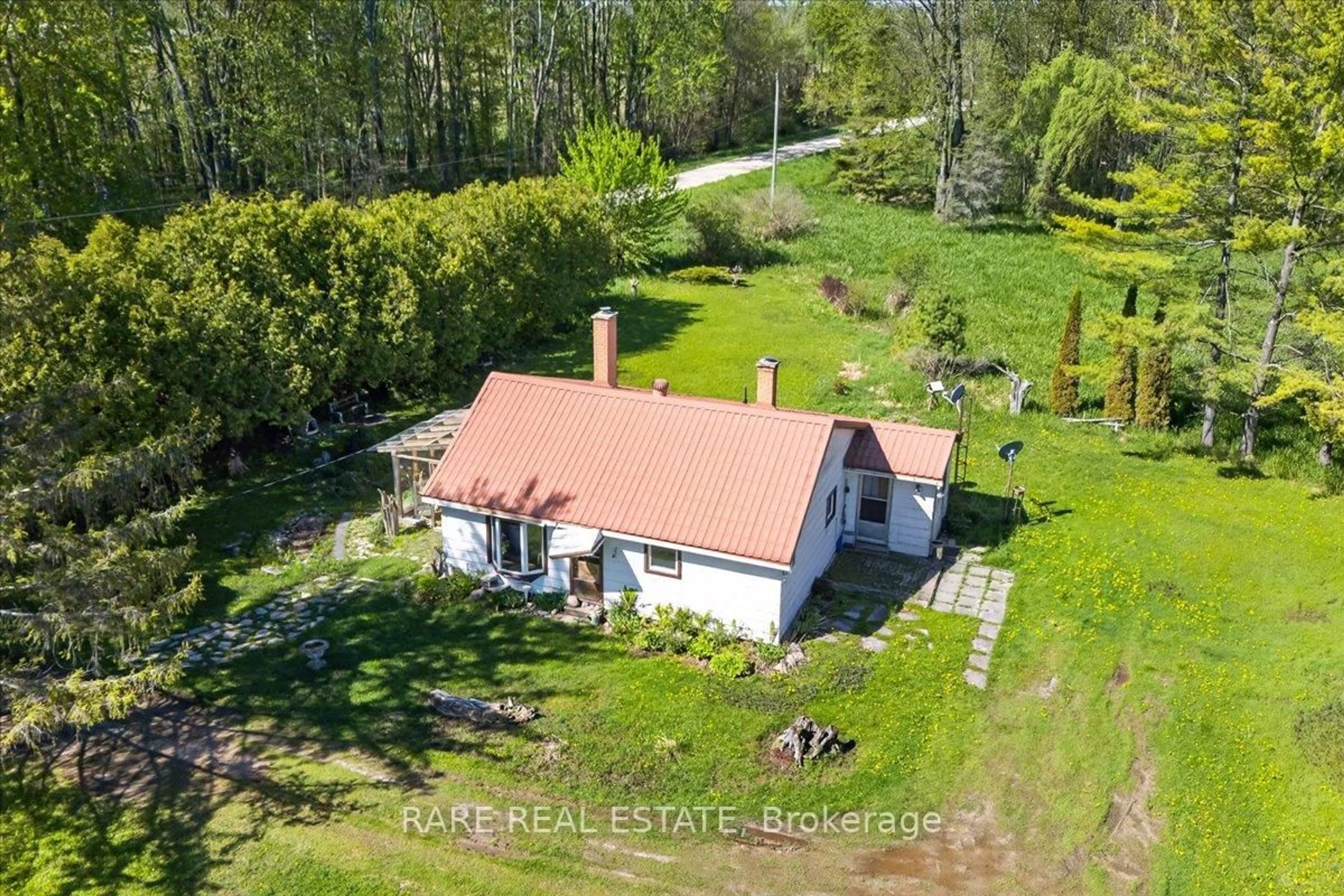 A pic from outside/outdoor area/front of a property/back of a property/a pic from drone, unknown for 4314 Conc 2 Sunnidale Rd, Clearview Ontario L0M 1N0