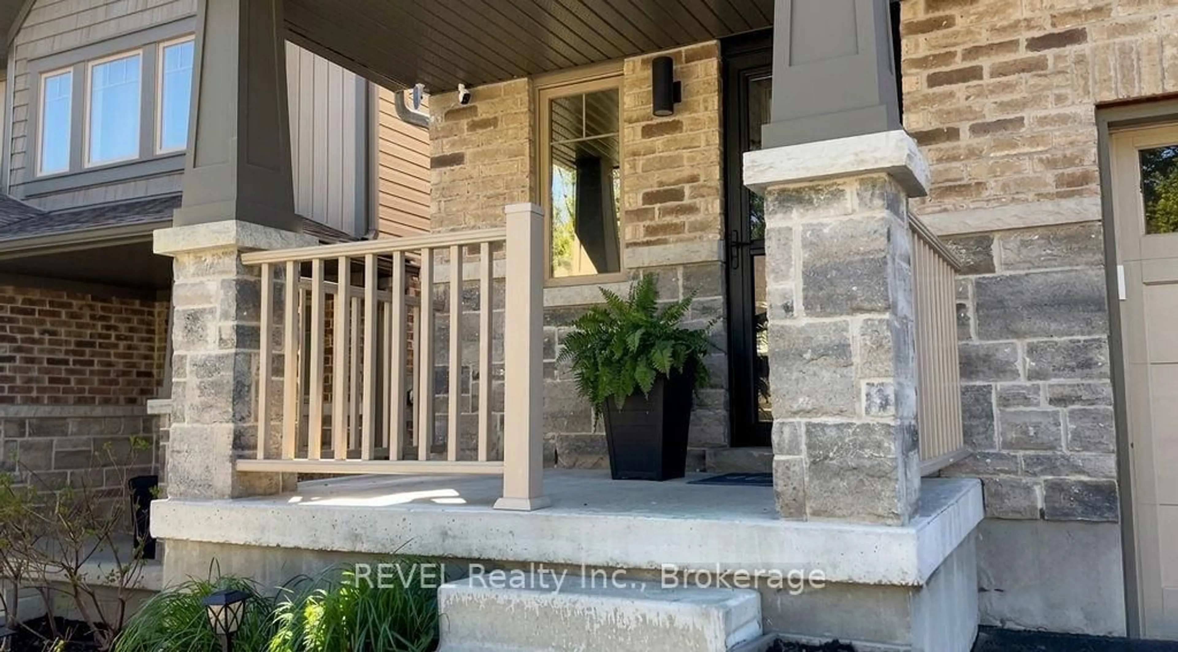 Indoor entryway for 1029 Cook Dr, Midland Ontario L4R 0E4