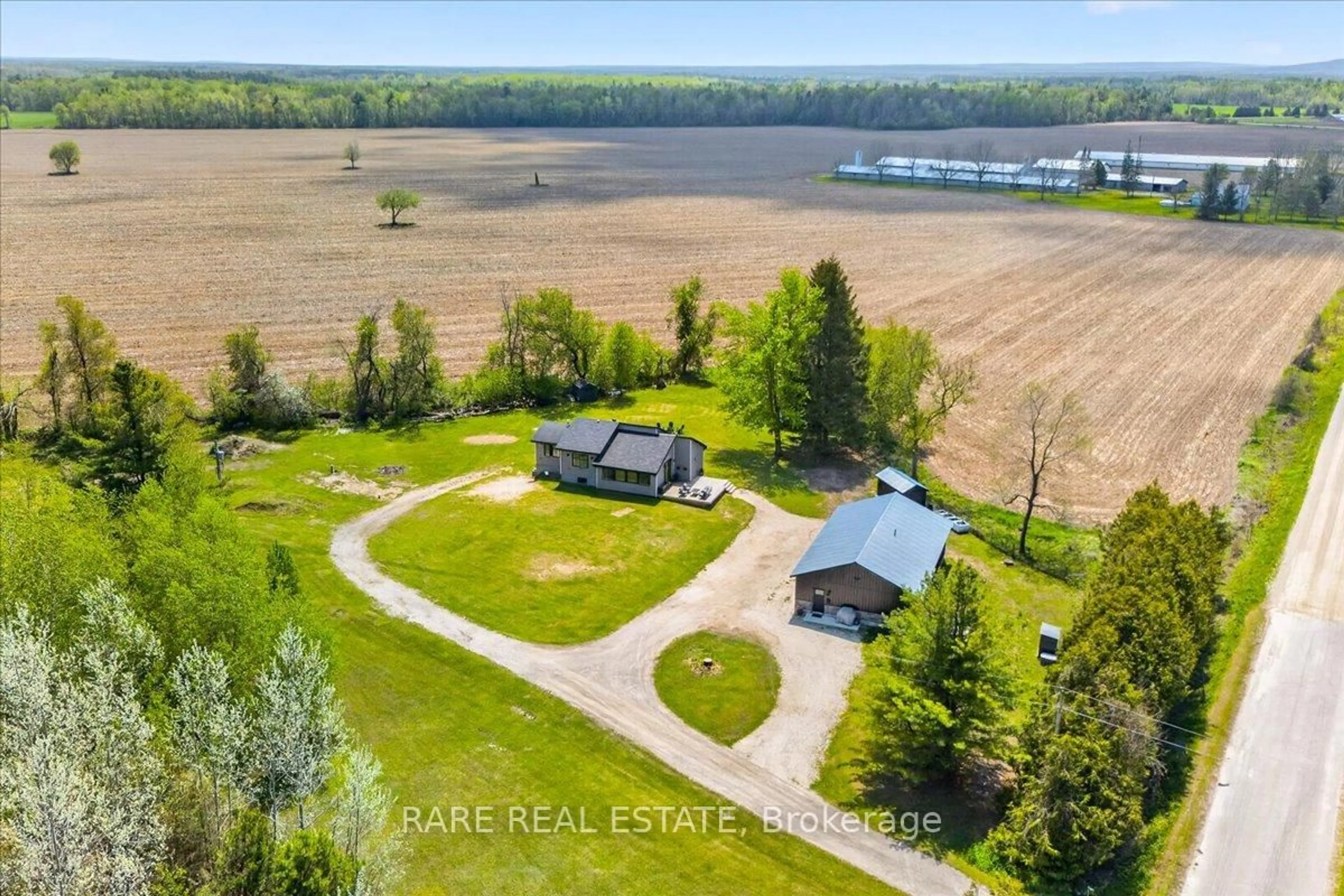 A pic from outside/outdoor area/front of a property/back of a property/a pic from drone, water/lake/river/ocean view for 31 CREEMORE Ave, Clearview Ontario L0M 1N0