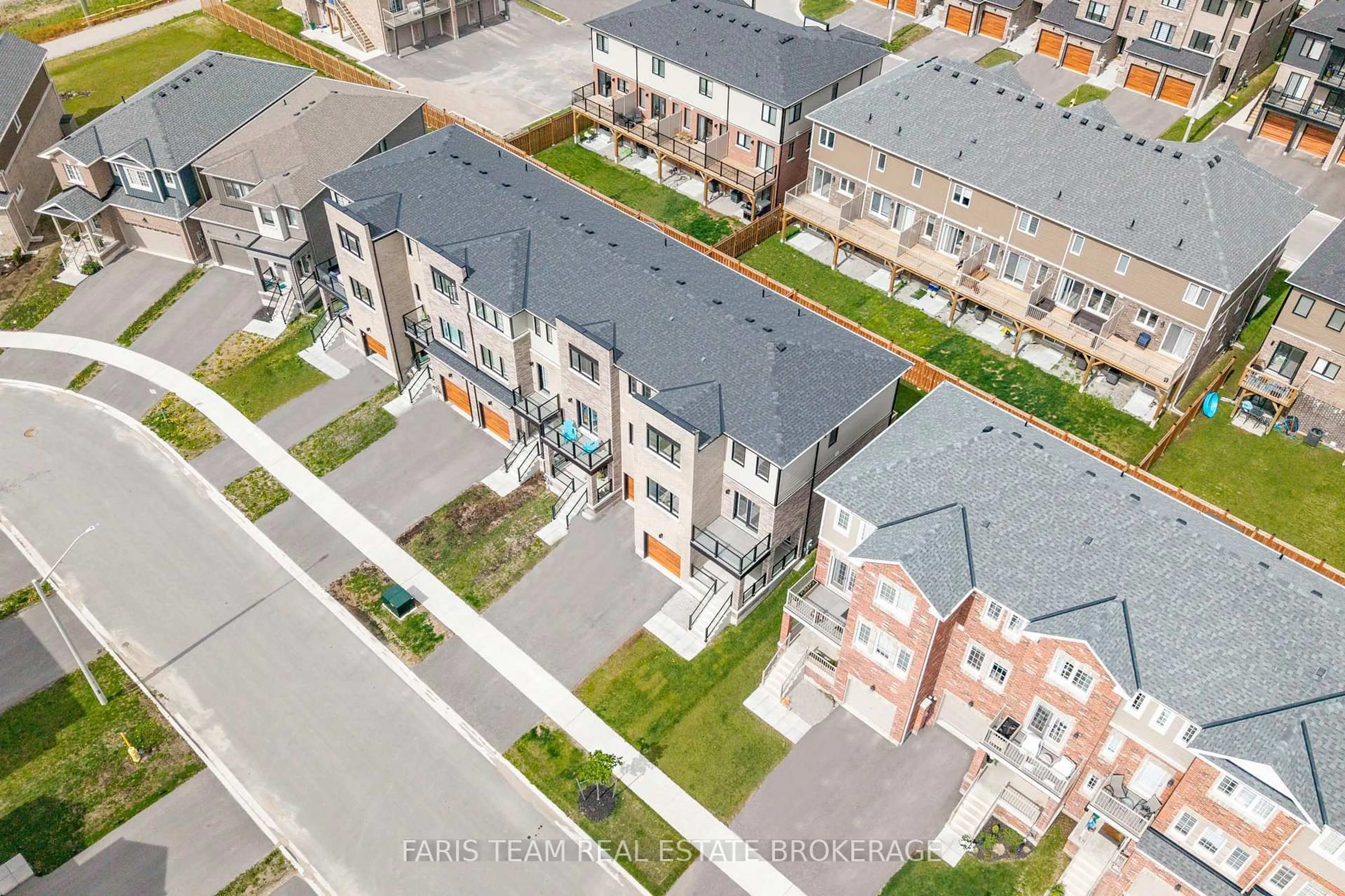 A pic from outside/outdoor area/front of a property/back of a property/a pic from drone, street for 53 Harvest Cres, Barrie Ontario L9J 0T5