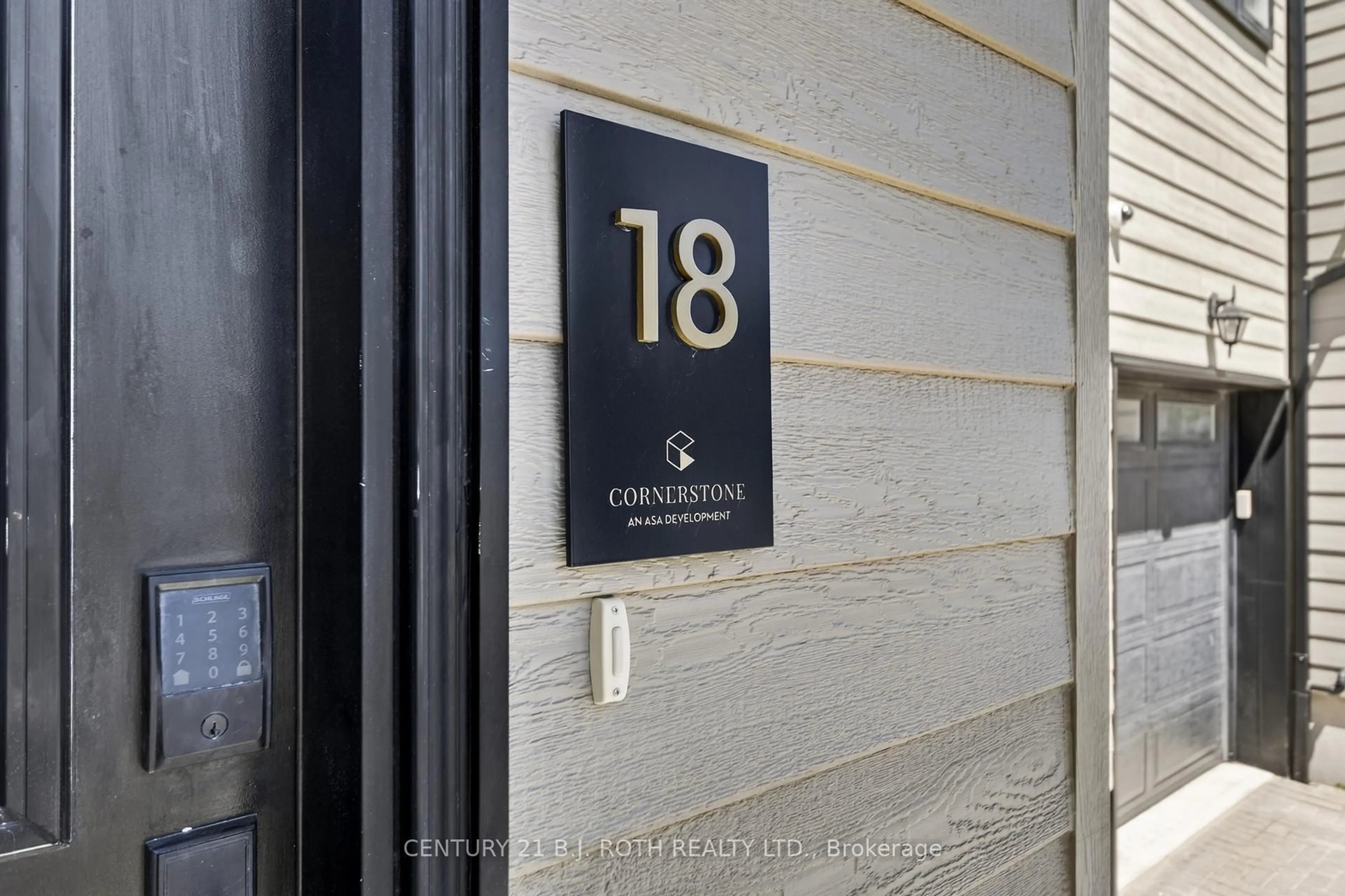 Indoor entryway for 18 Stonehart Lane, Barrie Ontario L4M 7E8