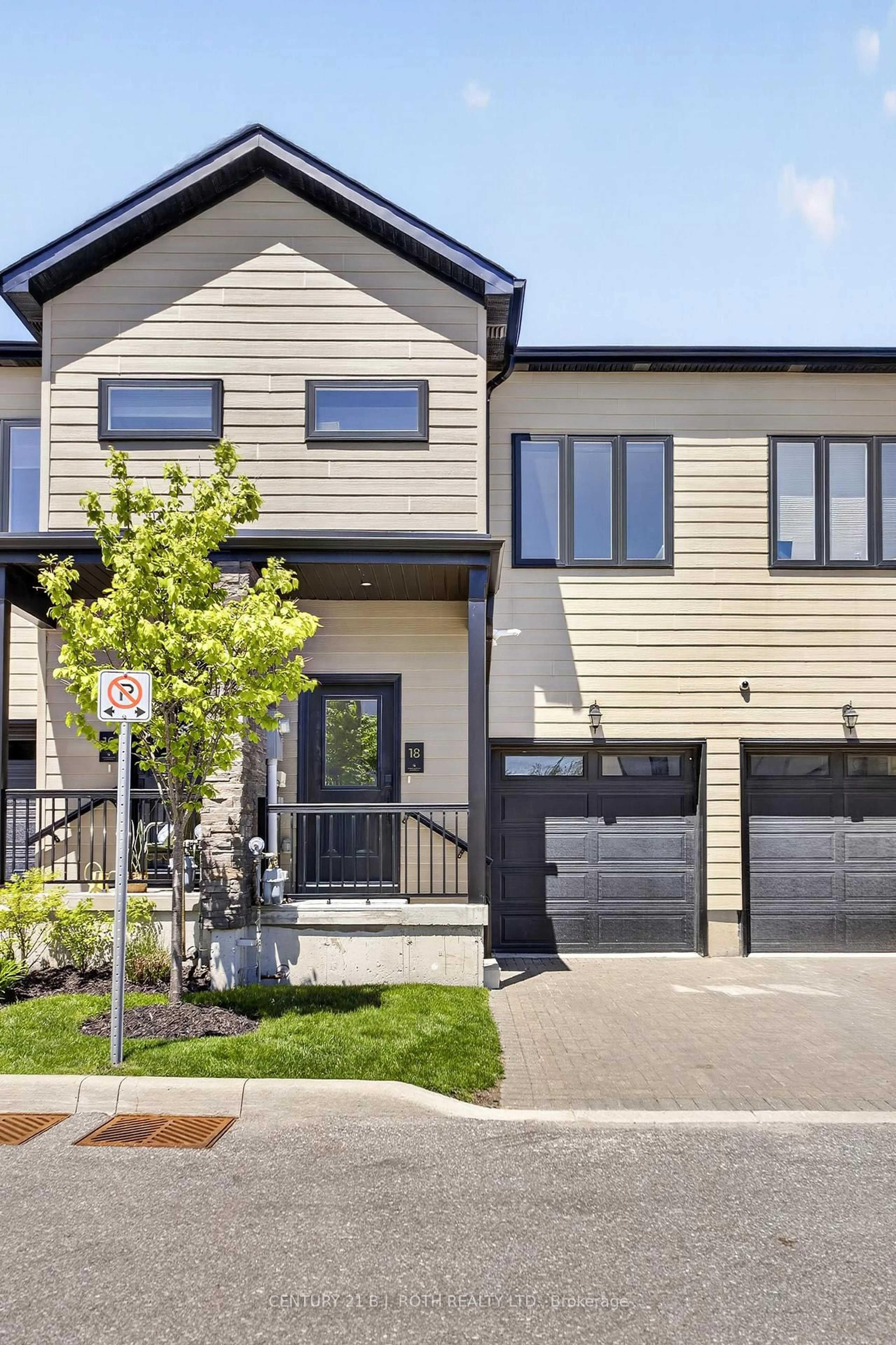 Home with brick exterior material, street for 18 Stonehart Lane, Barrie Ontario L4M 7E8