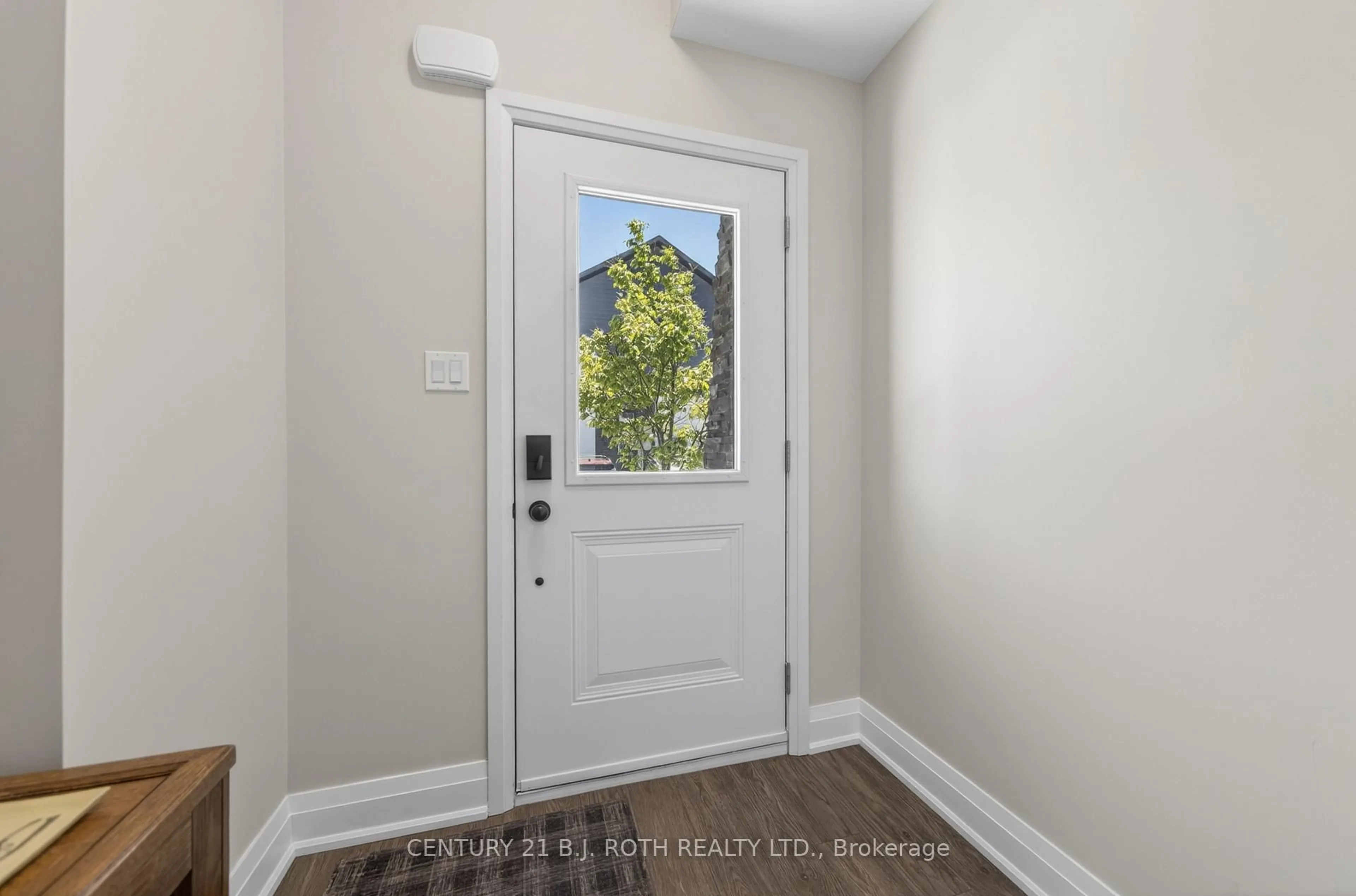 Indoor entryway for 18 Stonehart Lane, Barrie Ontario L4M 7E8
