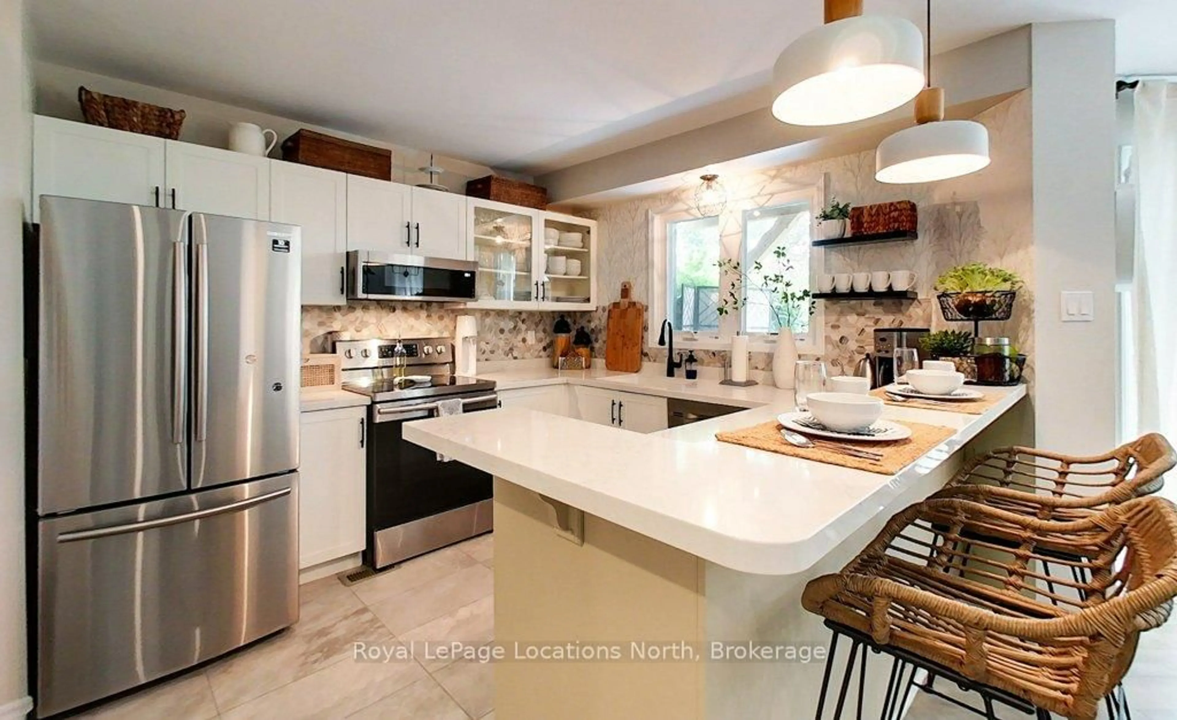Open concept kitchen, ceramic/tile floor for 145 Fairway Cres #59, Collingwood Ontario L9Y 5B4