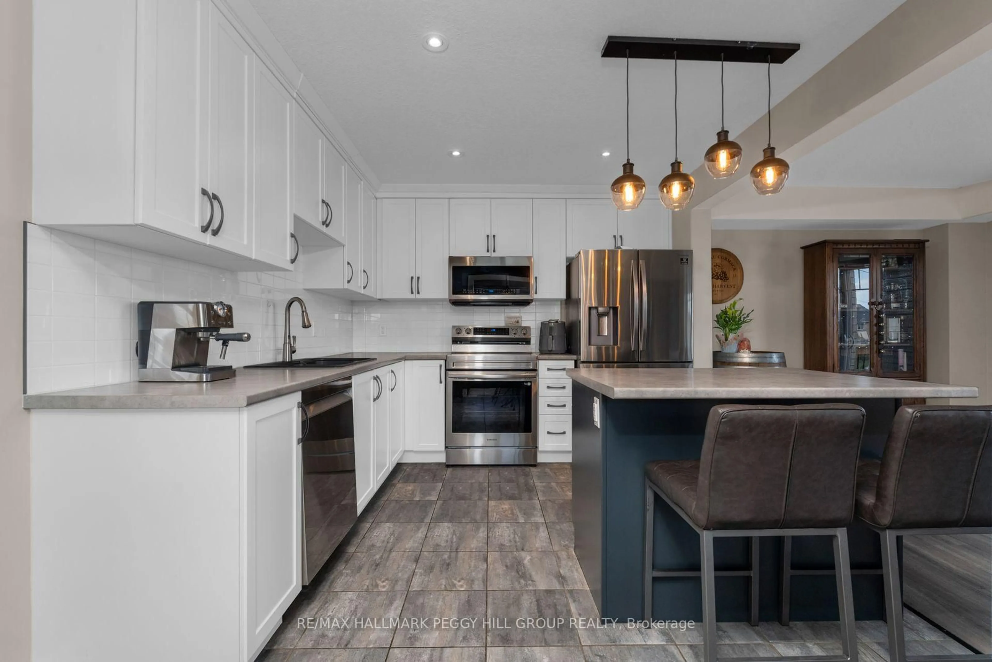 Open concept kitchen, ceramic/tile floor for 2 Foley Cres, Collingwood Ontario L9Y 3B7