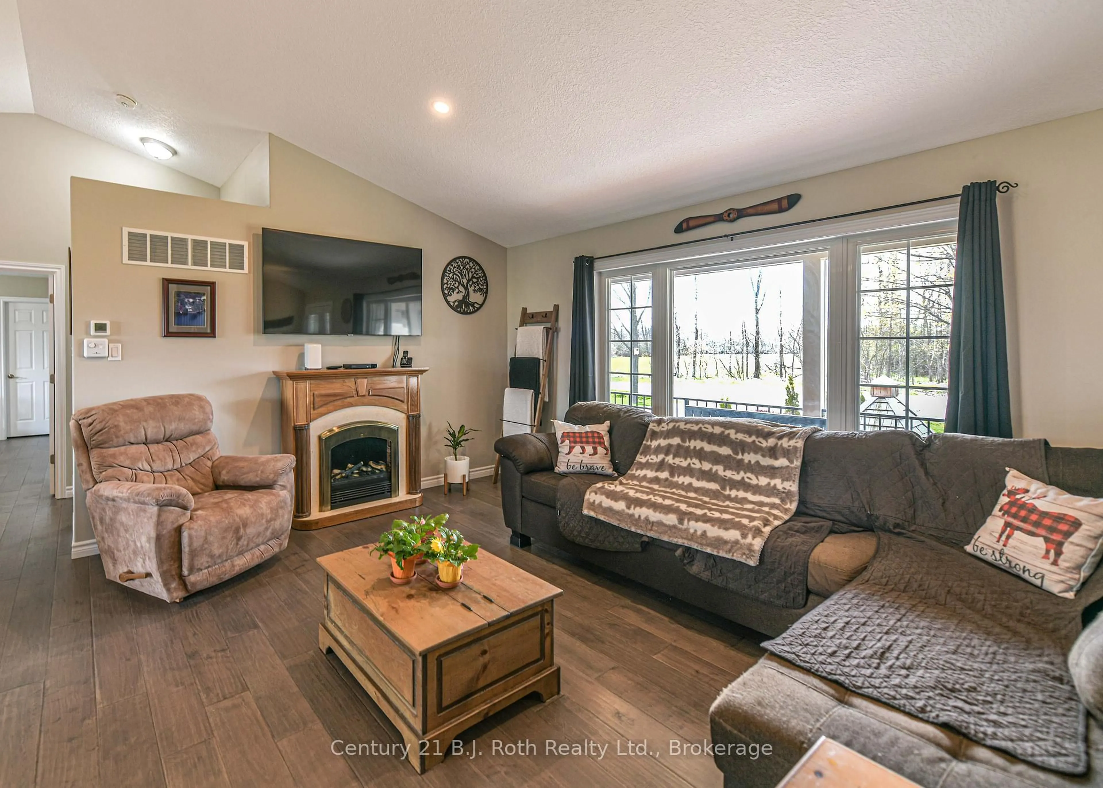 Living room with furniture, wood/laminate floor for 3888 Melrose Dr, Ramara Ontario L3V 0L3