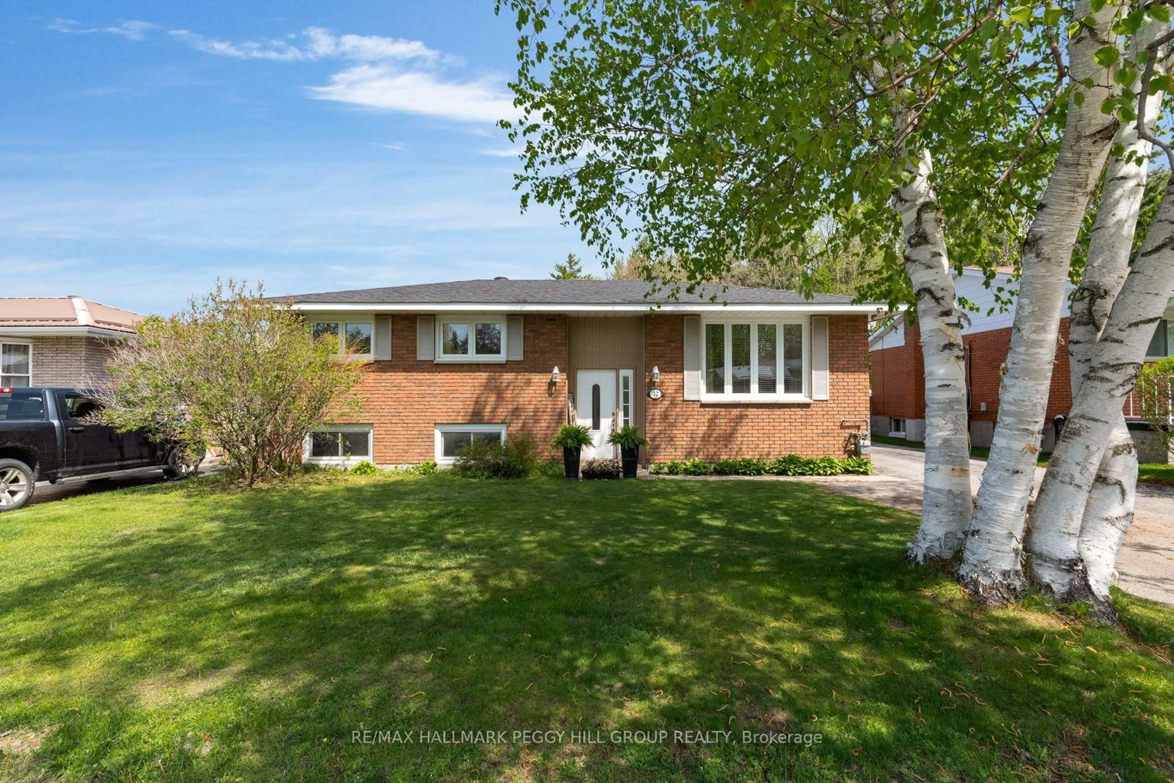 Unknown for 32 Kerr Dr, Penetanguishene Ontario L9M 1H6