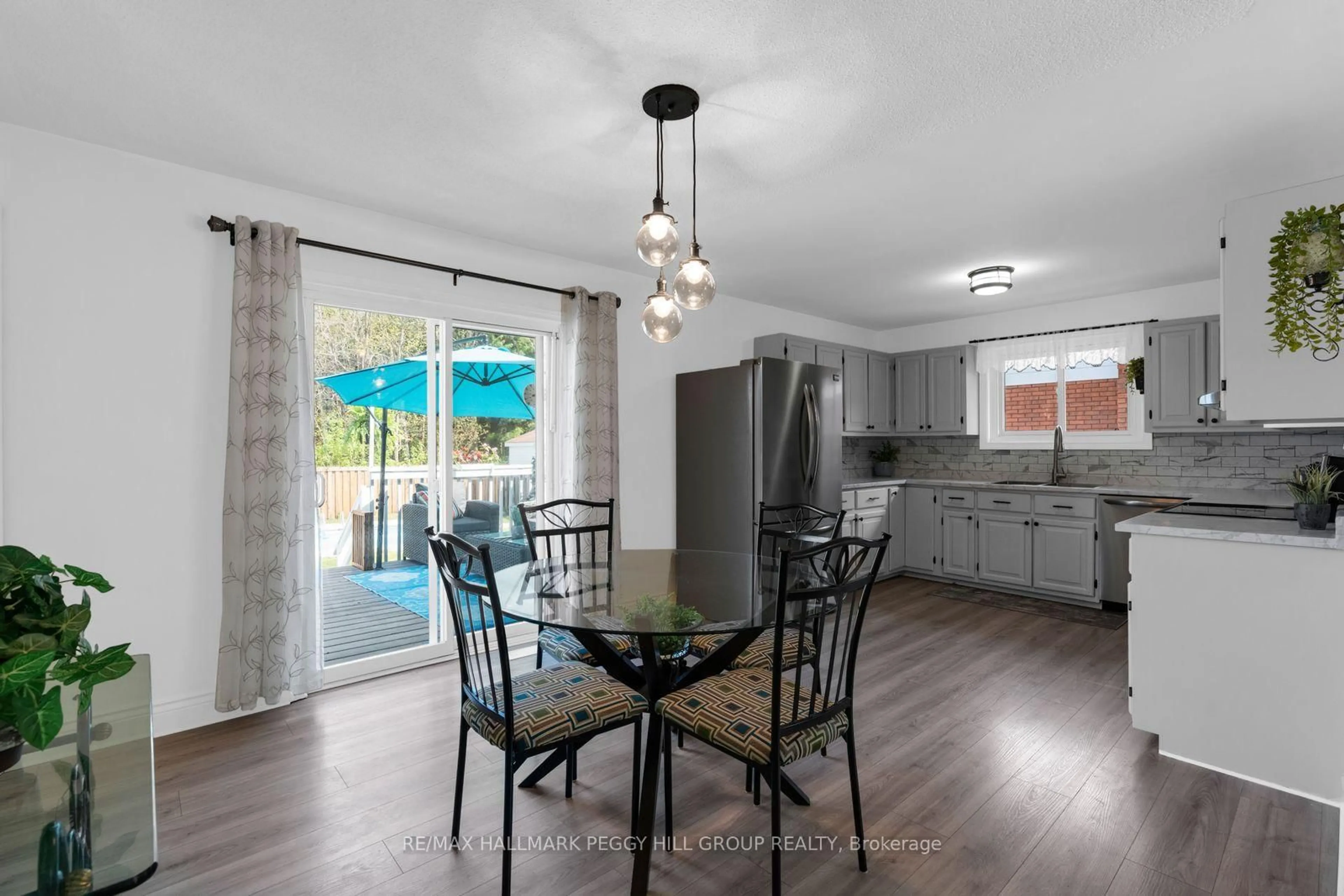 Open concept kitchen, unknown for 32 Kerr Dr, Penetanguishene Ontario L9M 1H6