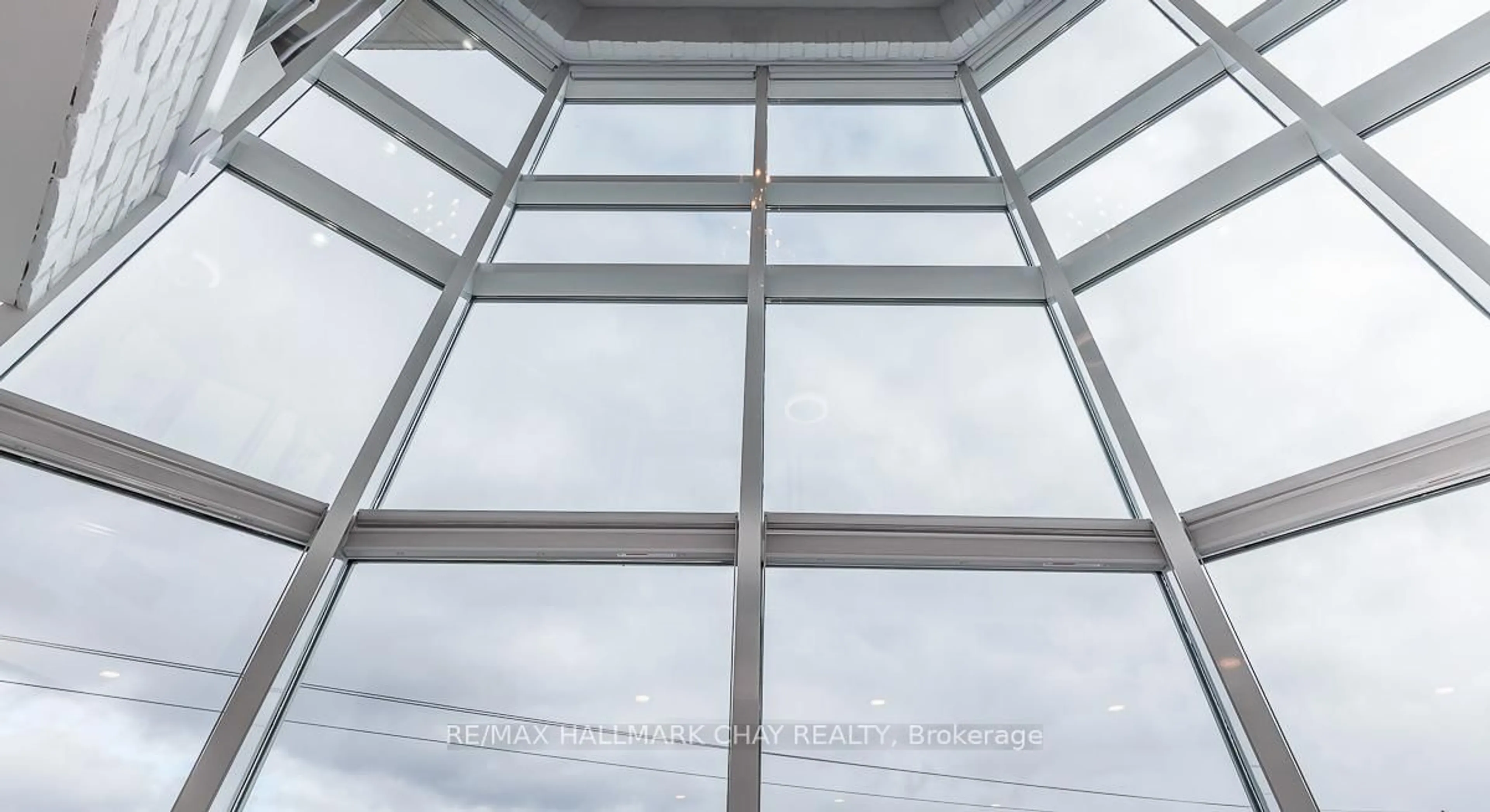 Indoor foyer for 6 Toronto St #302, Barrie Ontario L4N 9R2