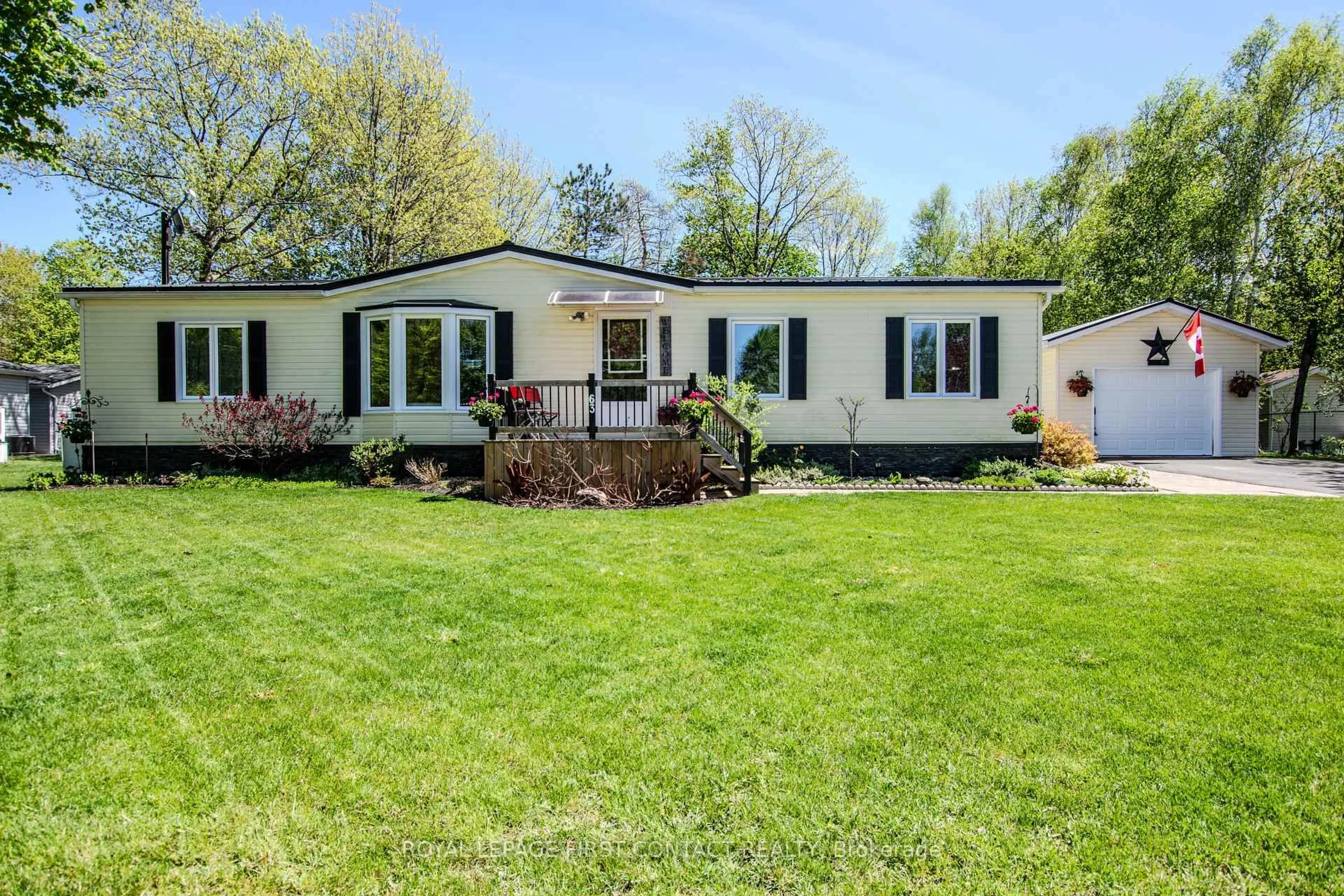Home with vinyl exterior material, unknown for 5411 Elliott Sdrd #63, Tay Ontario L4N 4K3